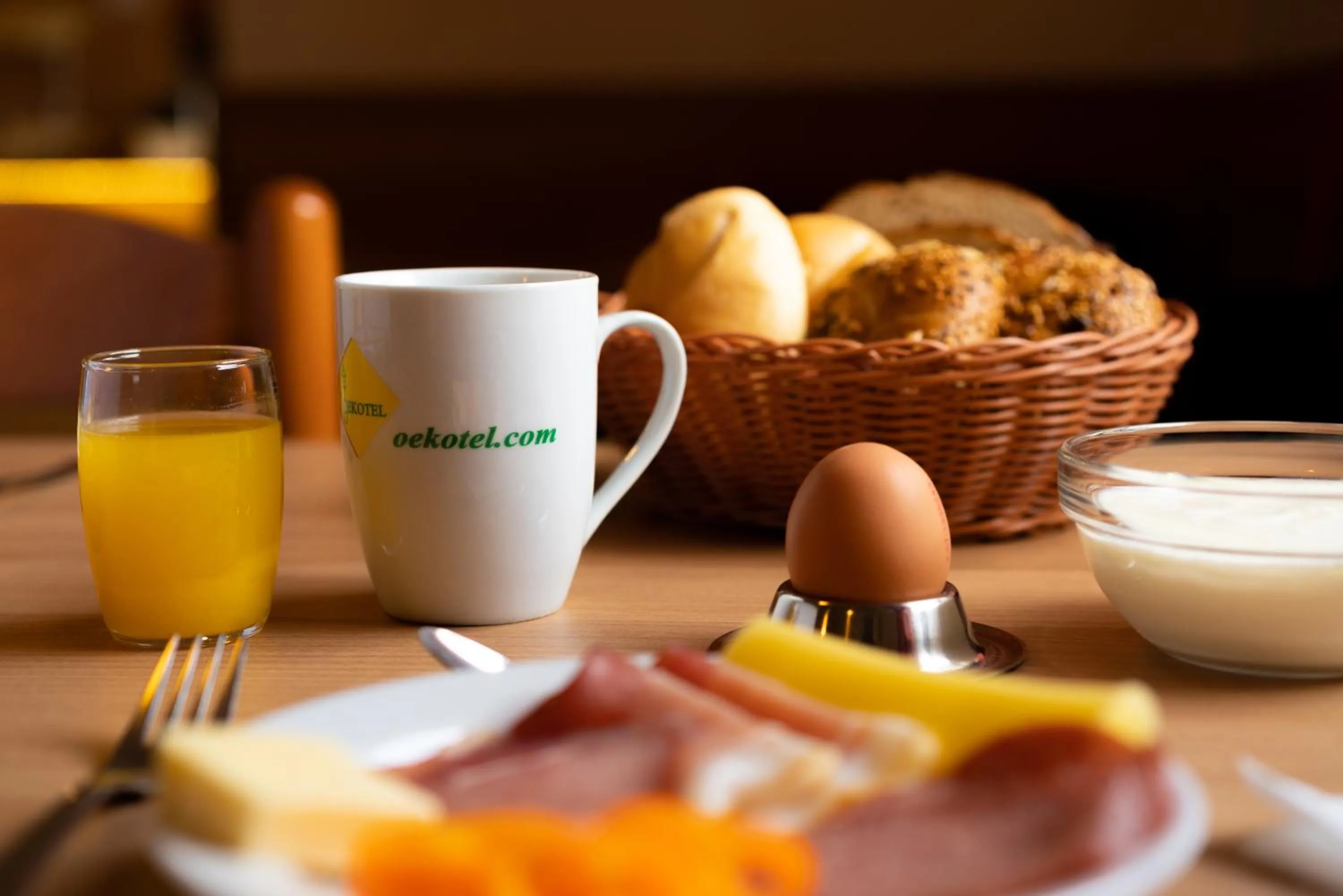 Buffet breakfast in OEKOTEL Treffpunkt Föhrenhain