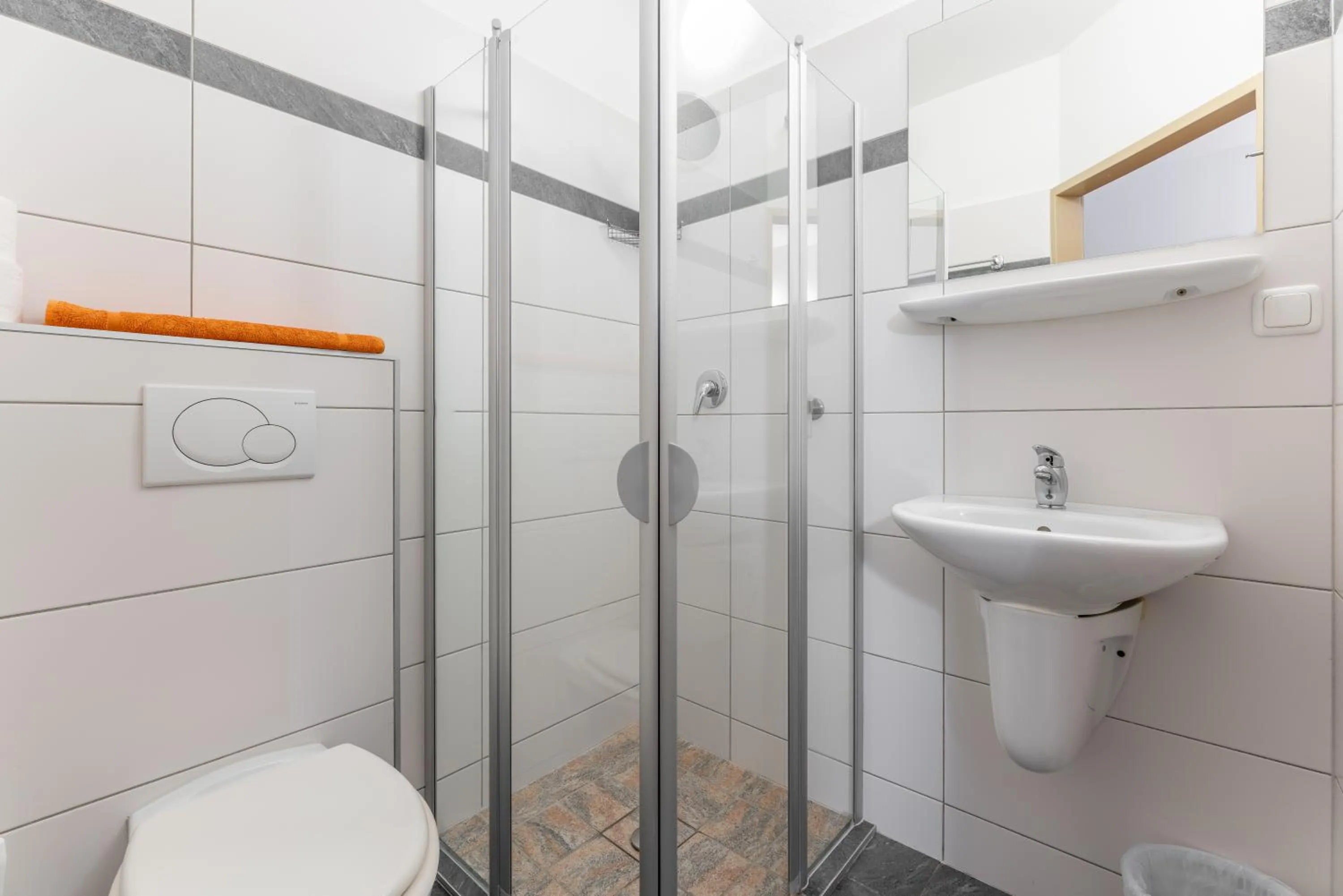 Bathroom in OEKOTEL Treffpunkt Föhrenhain