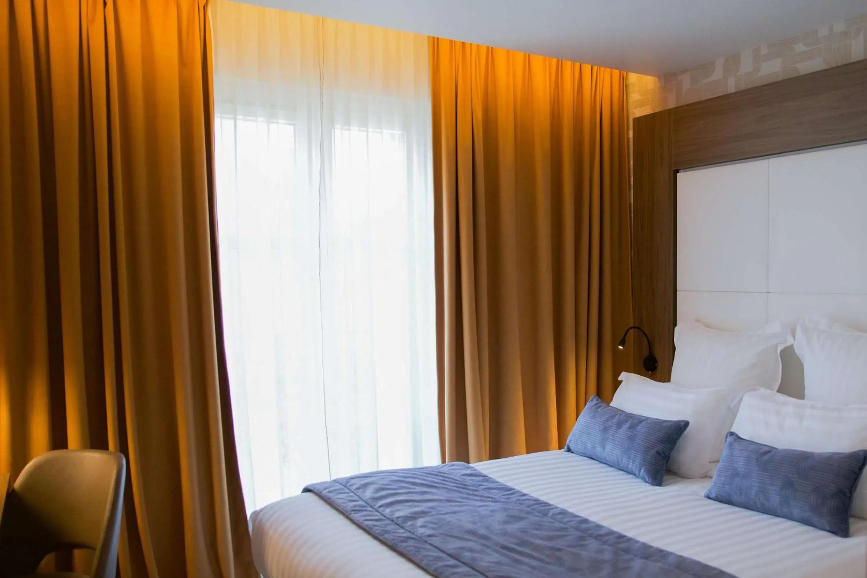 Classic Room with Queen Size Bed in Le Grand Hôtel Grenoble, BW Premier Collection by Best Western Classic Room with Queen Size Bed in Le Grand Hôtel Grenoble, BW Premier Collection by Best Western