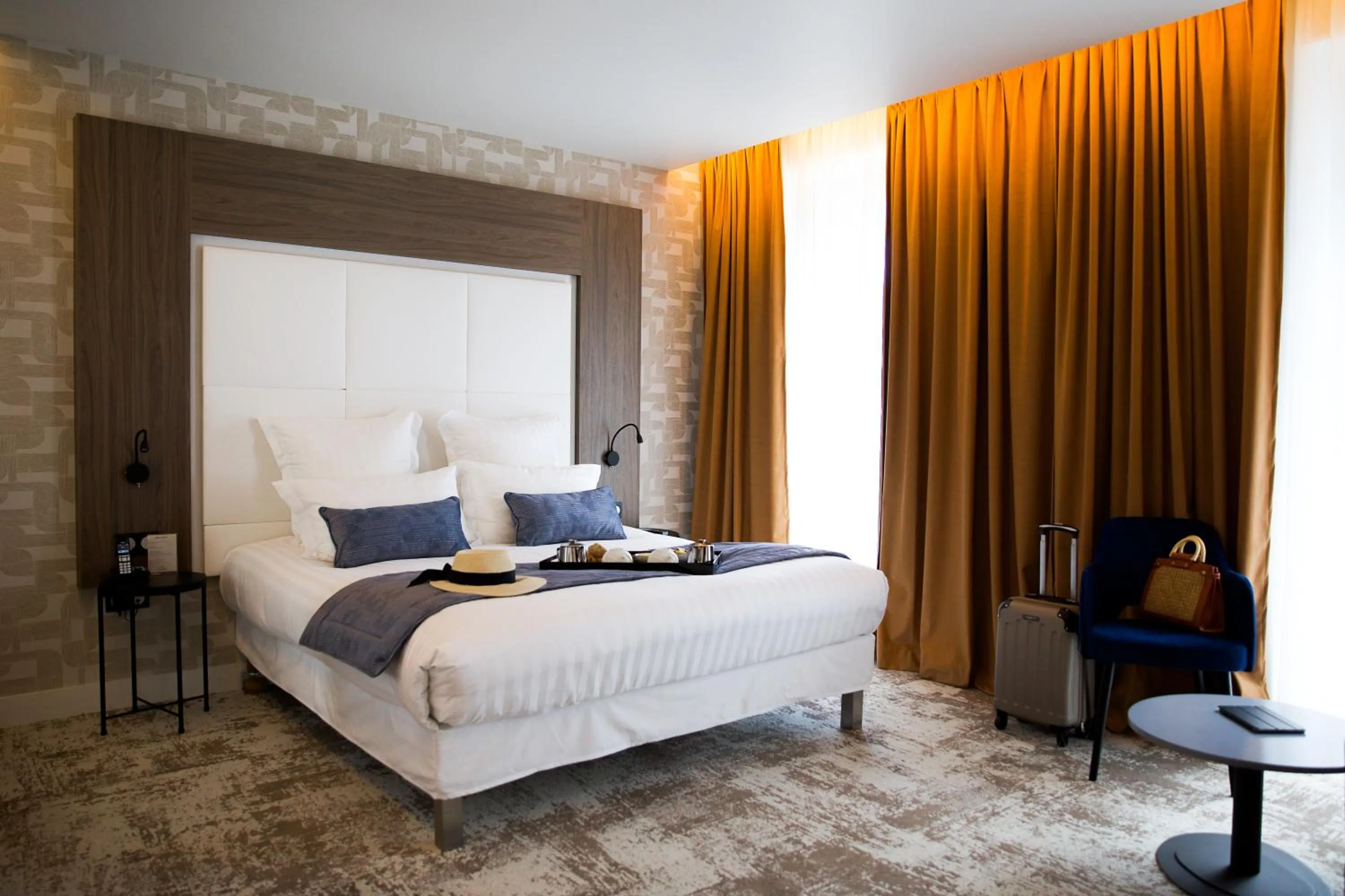 Photo of the whole room, Bed in Le Grand Hôtel Grenoble, BW Premier Collection by Best Western