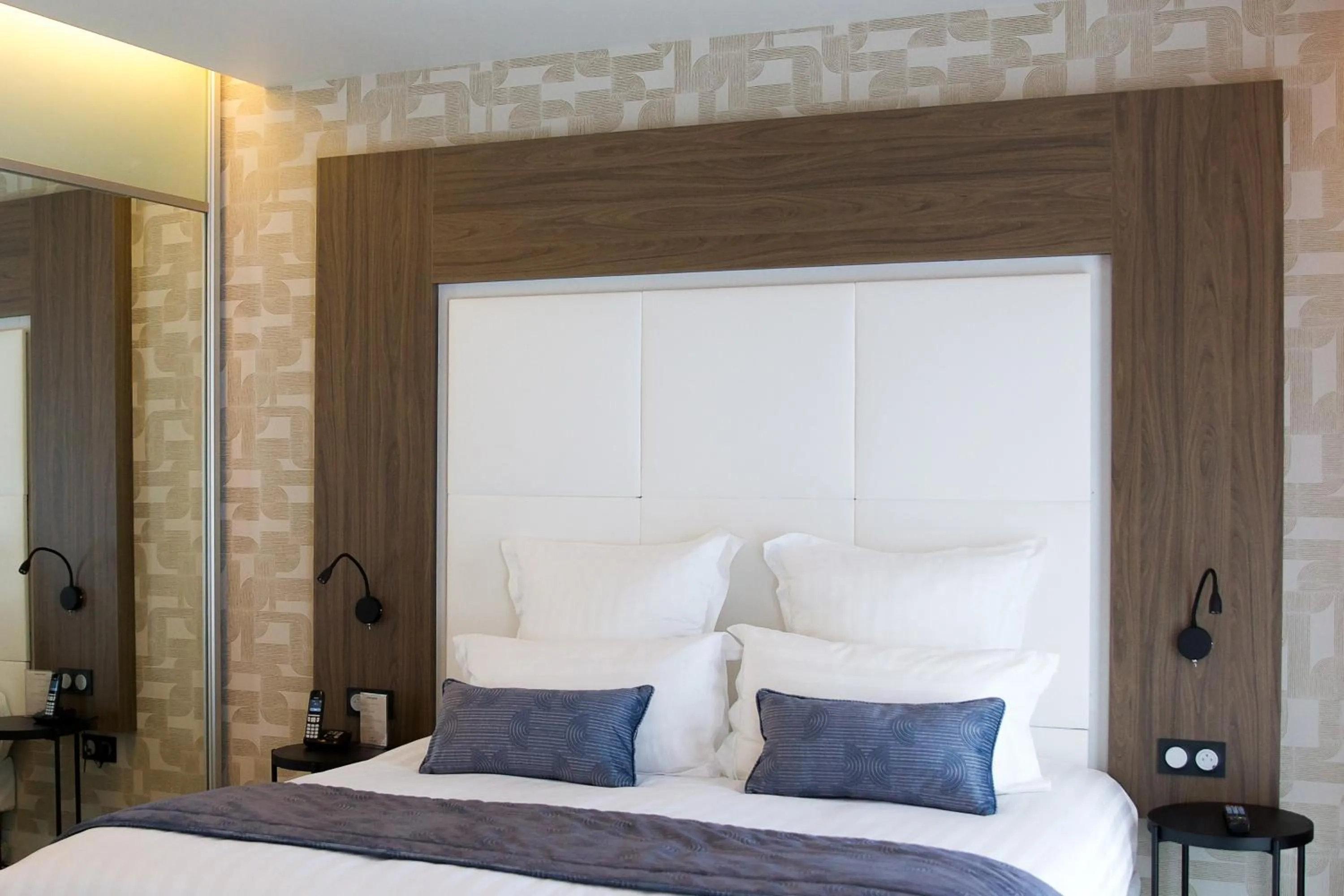 Bed in Le Grand Hôtel Grenoble, BW Premier Collection by Best Western