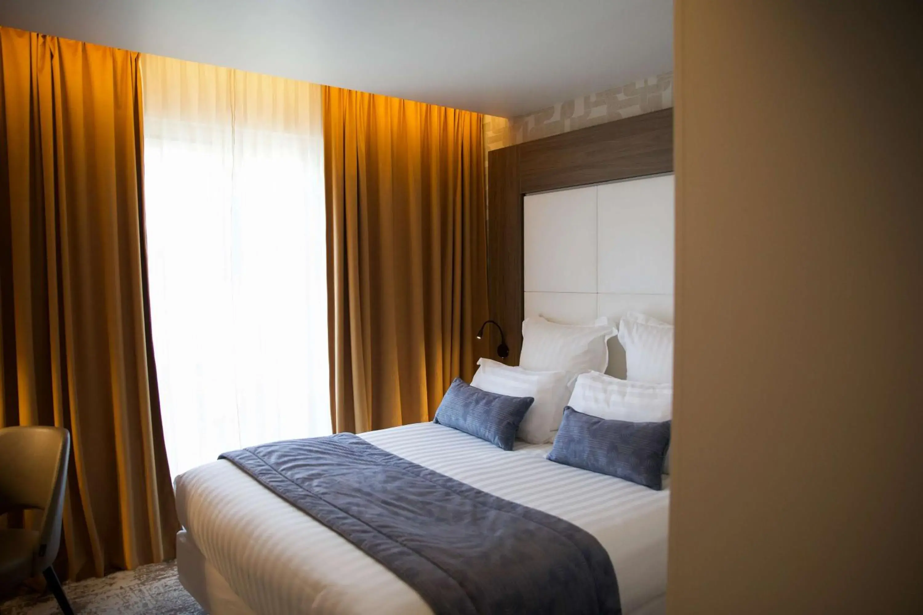 Privilege Queen Room with Balcony in Le Grand Hôtel Grenoble, BW Premier Collection by Best Western Privilege Queen Room with Balcony in Le Grand Hôtel Grenoble, BW Premier Collection by Best Western