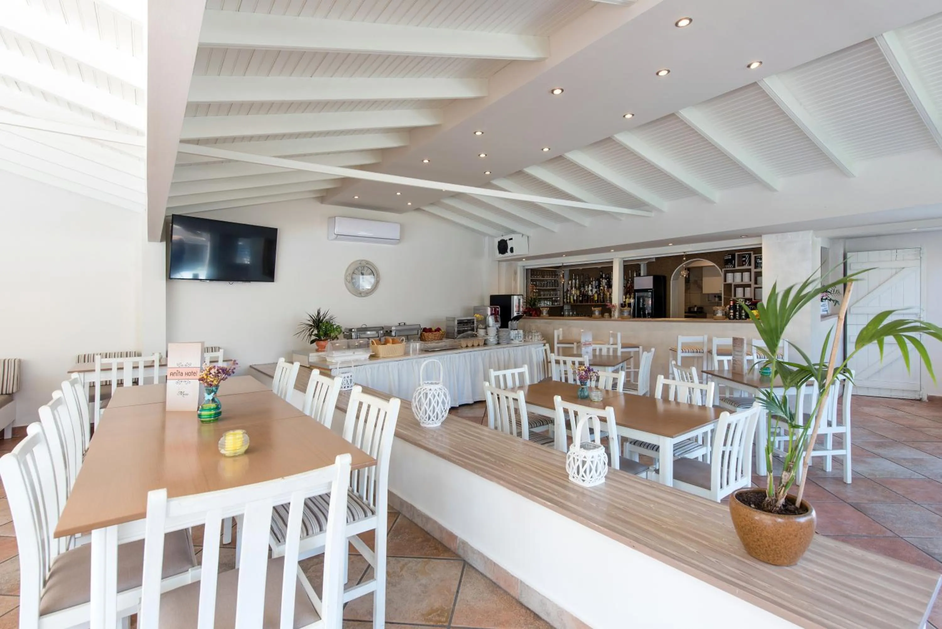 Restaurant/places to eat in Anita