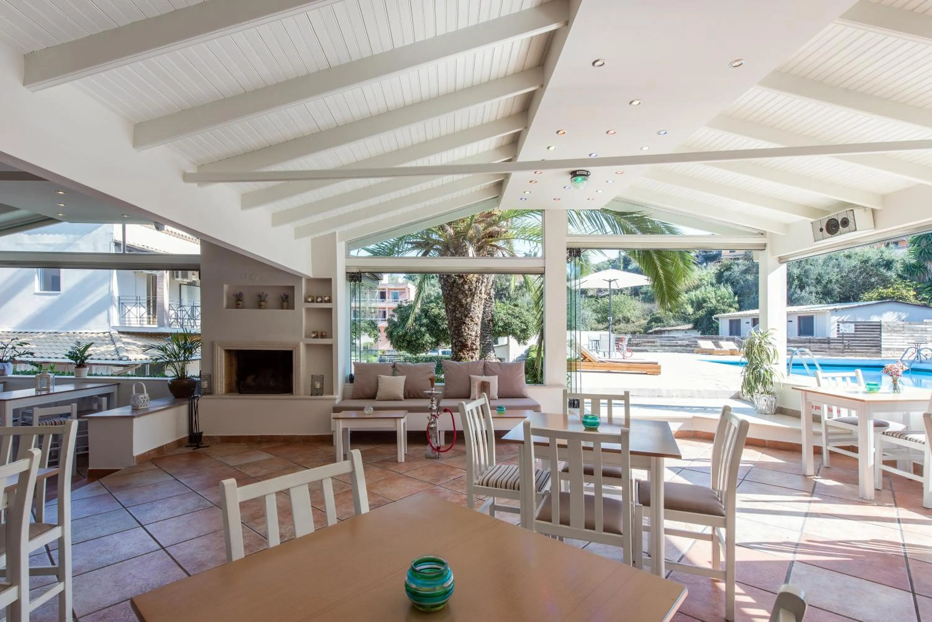 Text overlay in Anita