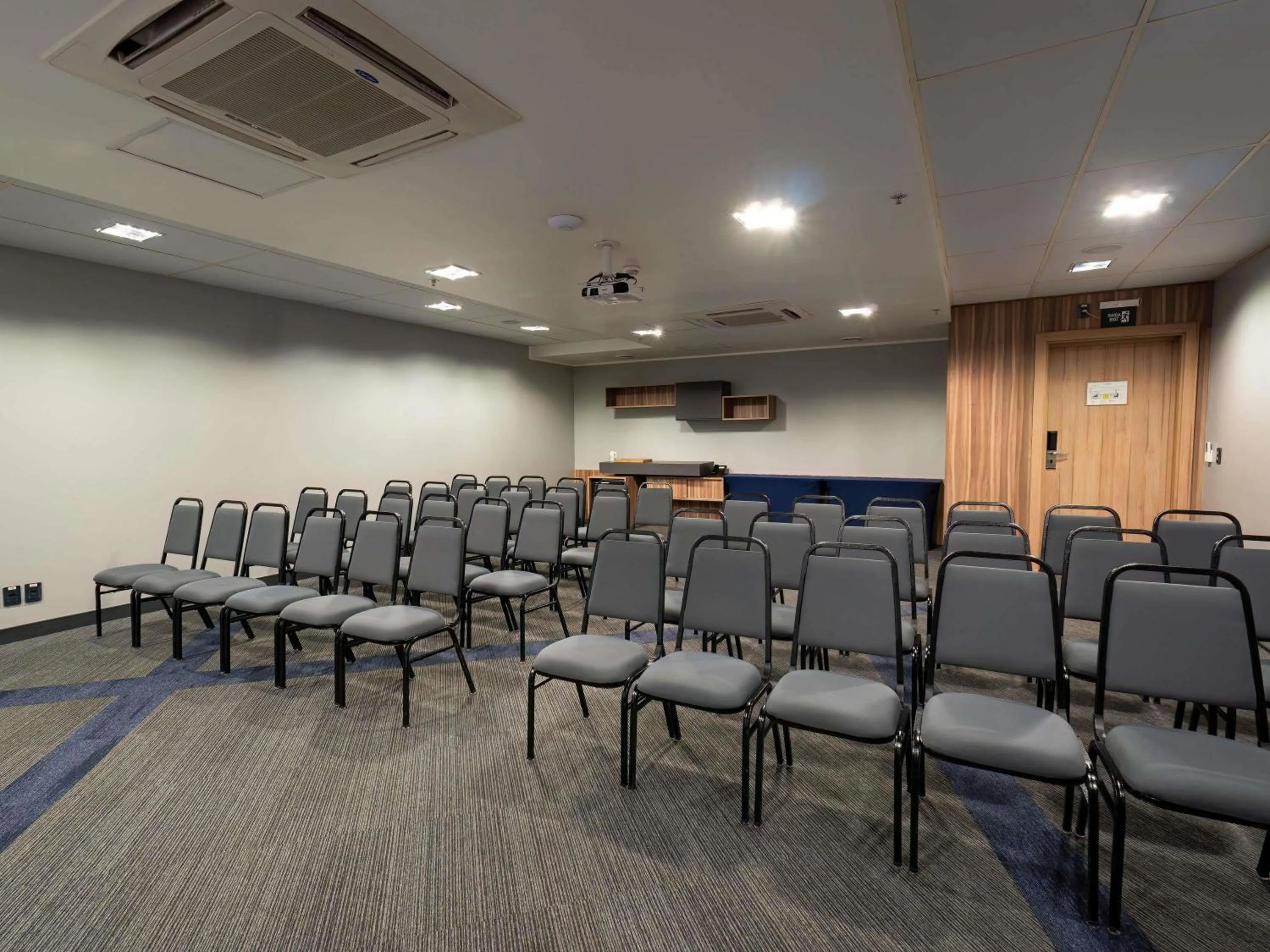 Meeting/conference room in Novotel Curitiba Batel