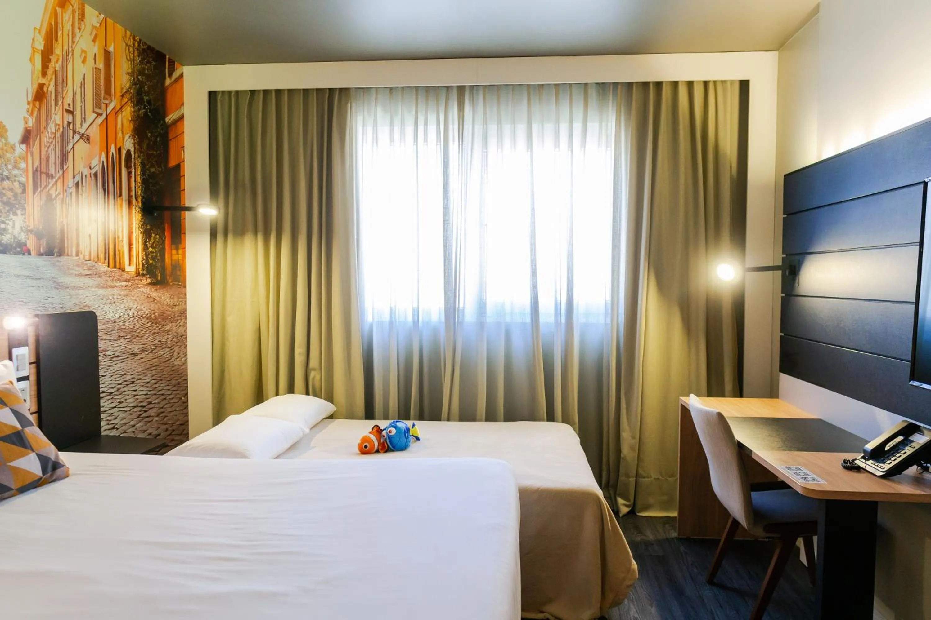 Property building, Bed in Novotel Curitiba Batel