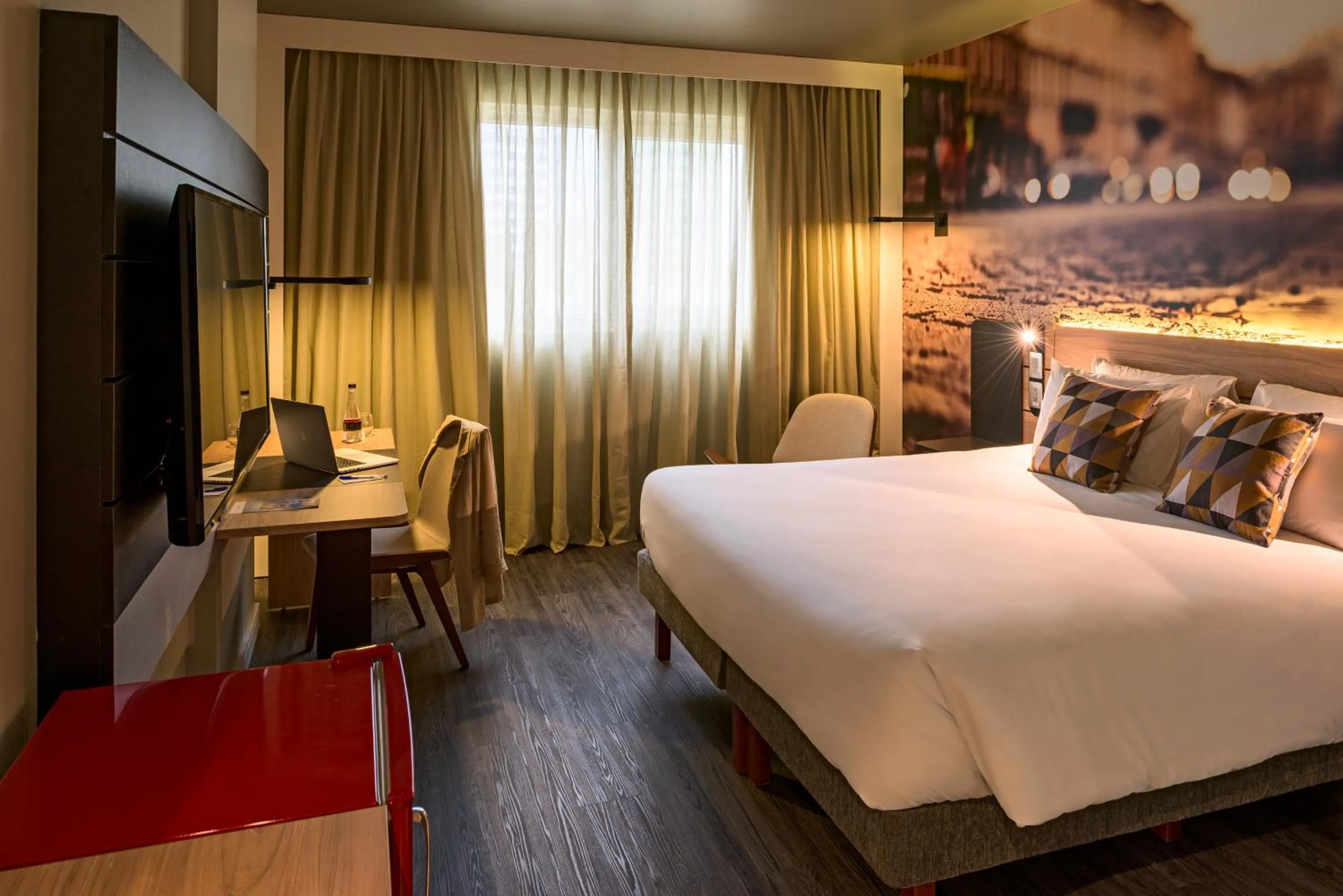 Photo of the whole room, Bed in Novotel Curitiba Batel