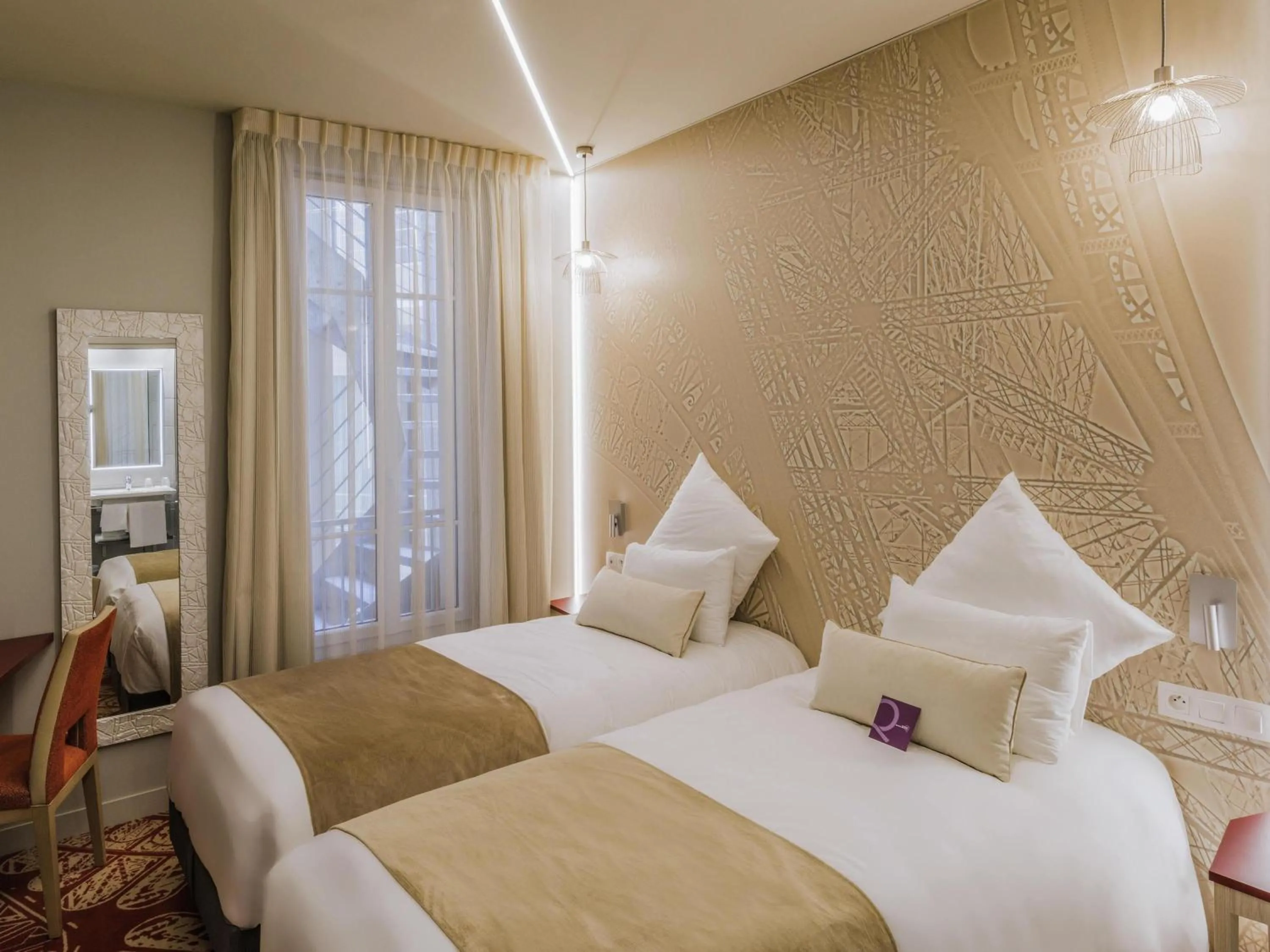 Bedroom, Bed in Mercure Paris Pont de Levallois Neuilly