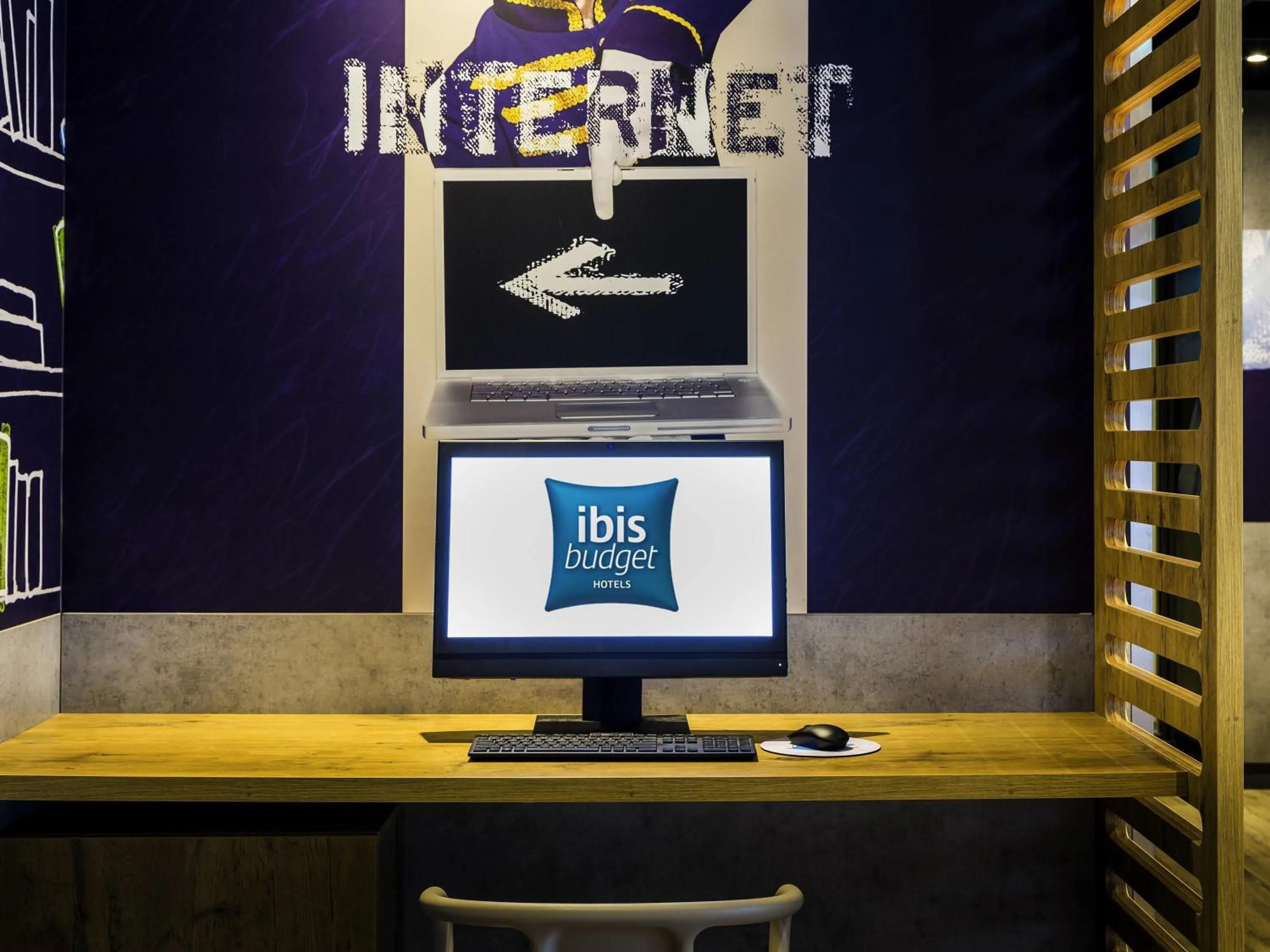 Lounge or bar in ibis budget Stein Maastricht