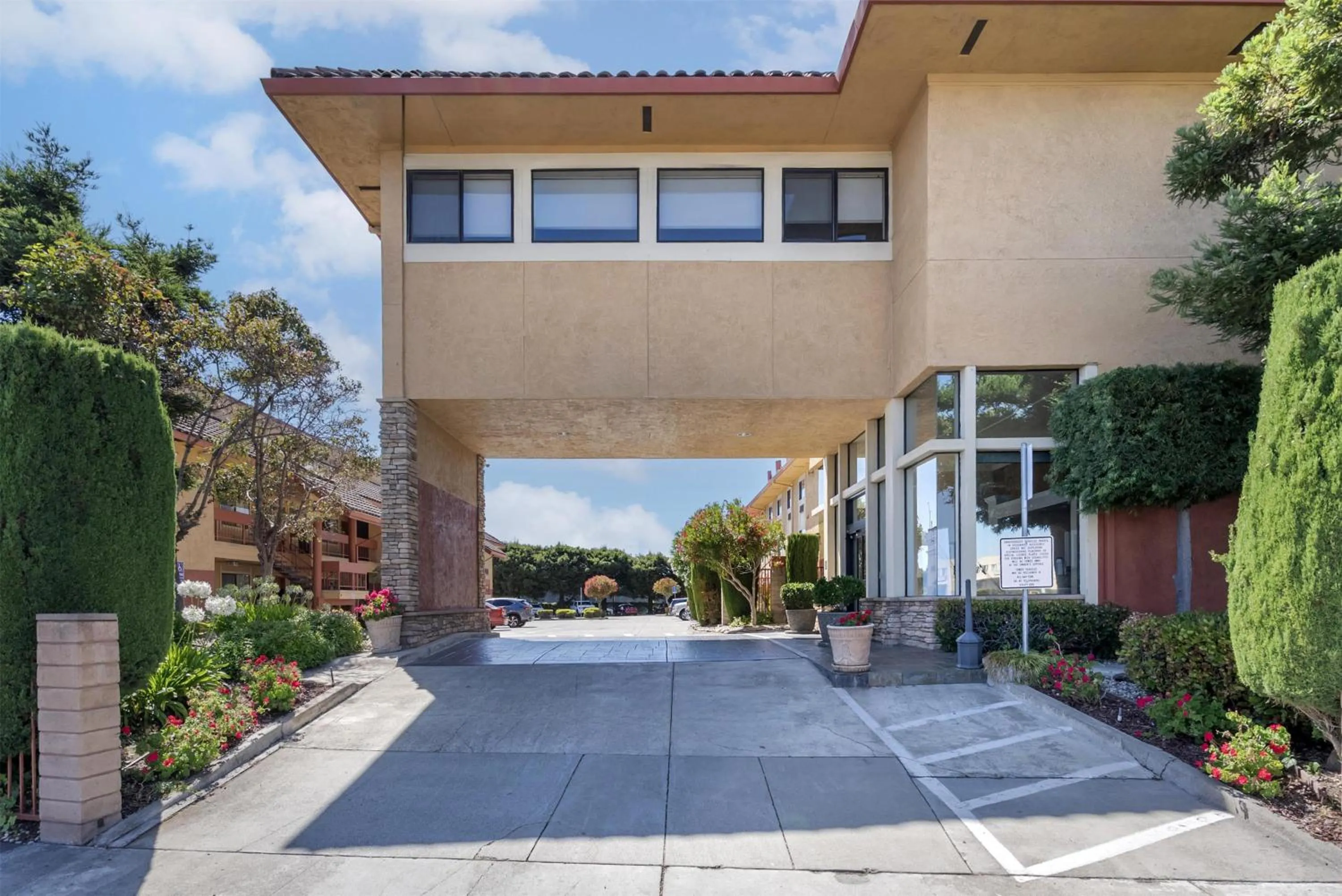 Property building in Best Western PLUS Inn of Hayward