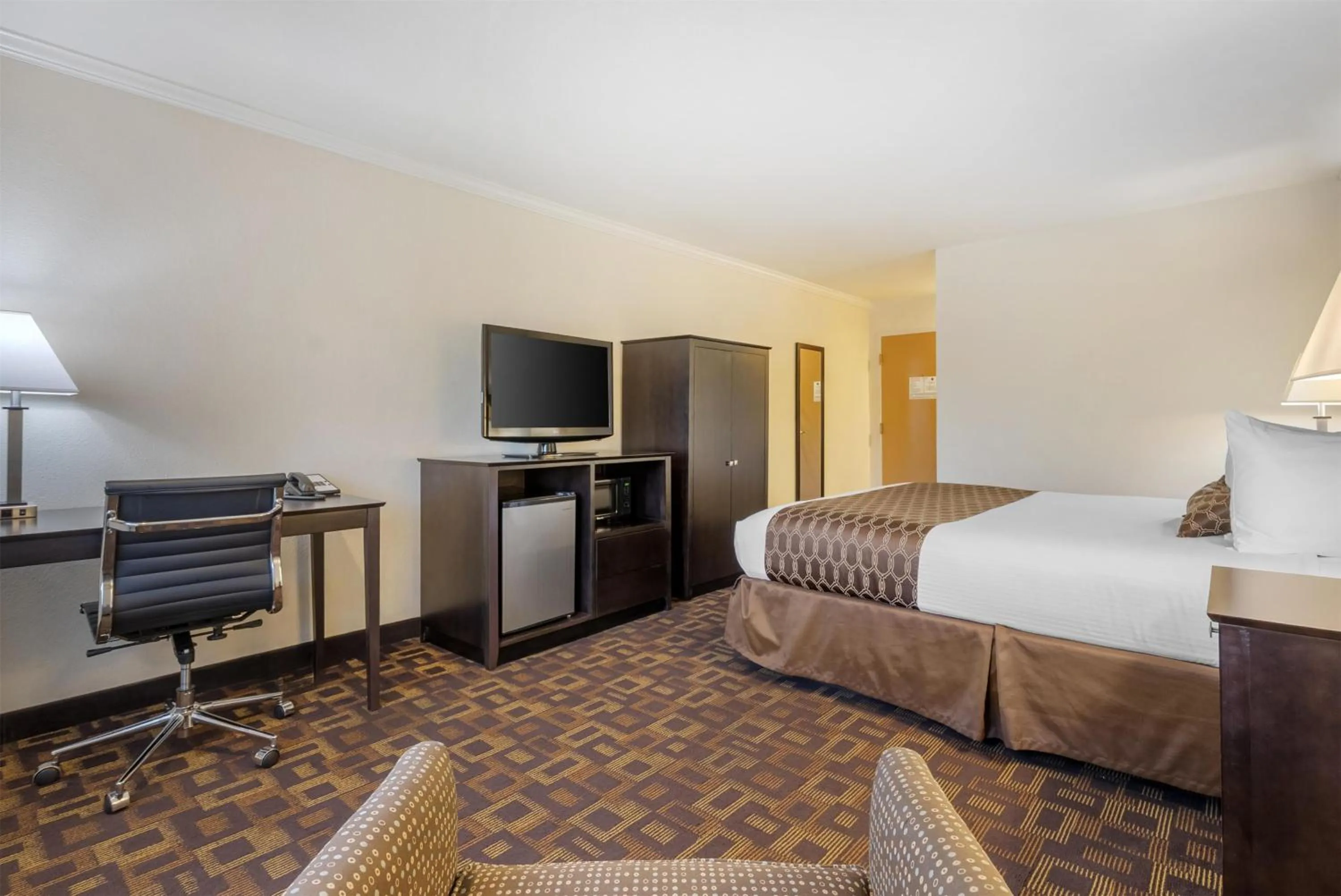 Bedroom, Bed in Best Western PLUS Inn of Hayward