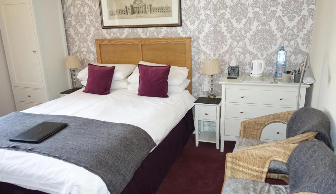 Bed in Alexander Lodge