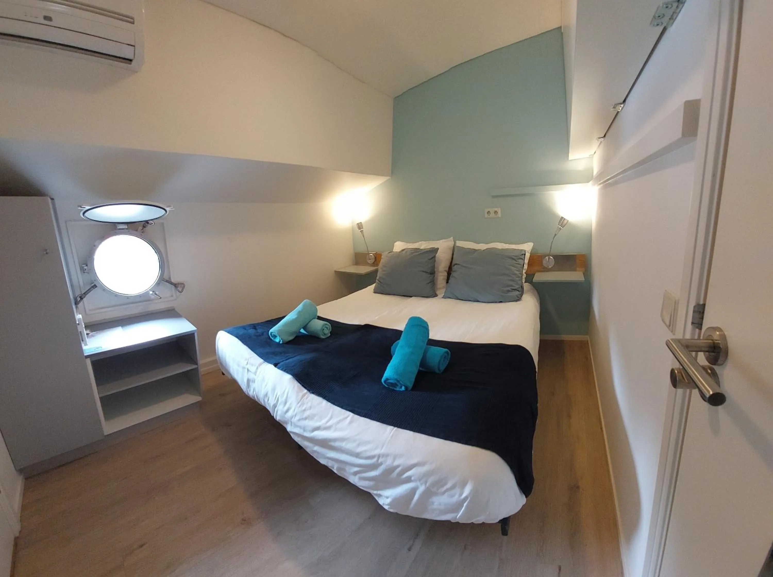 Bed in Rooms on Water