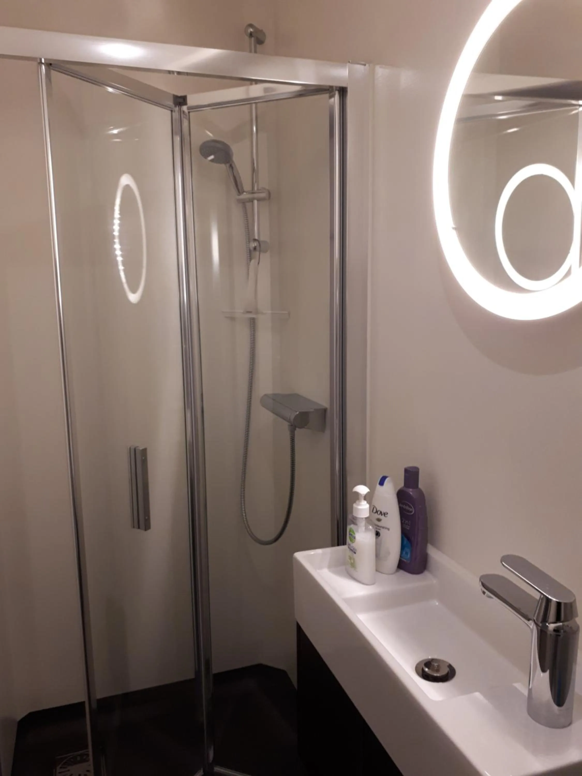 Shower in Rooms on Water