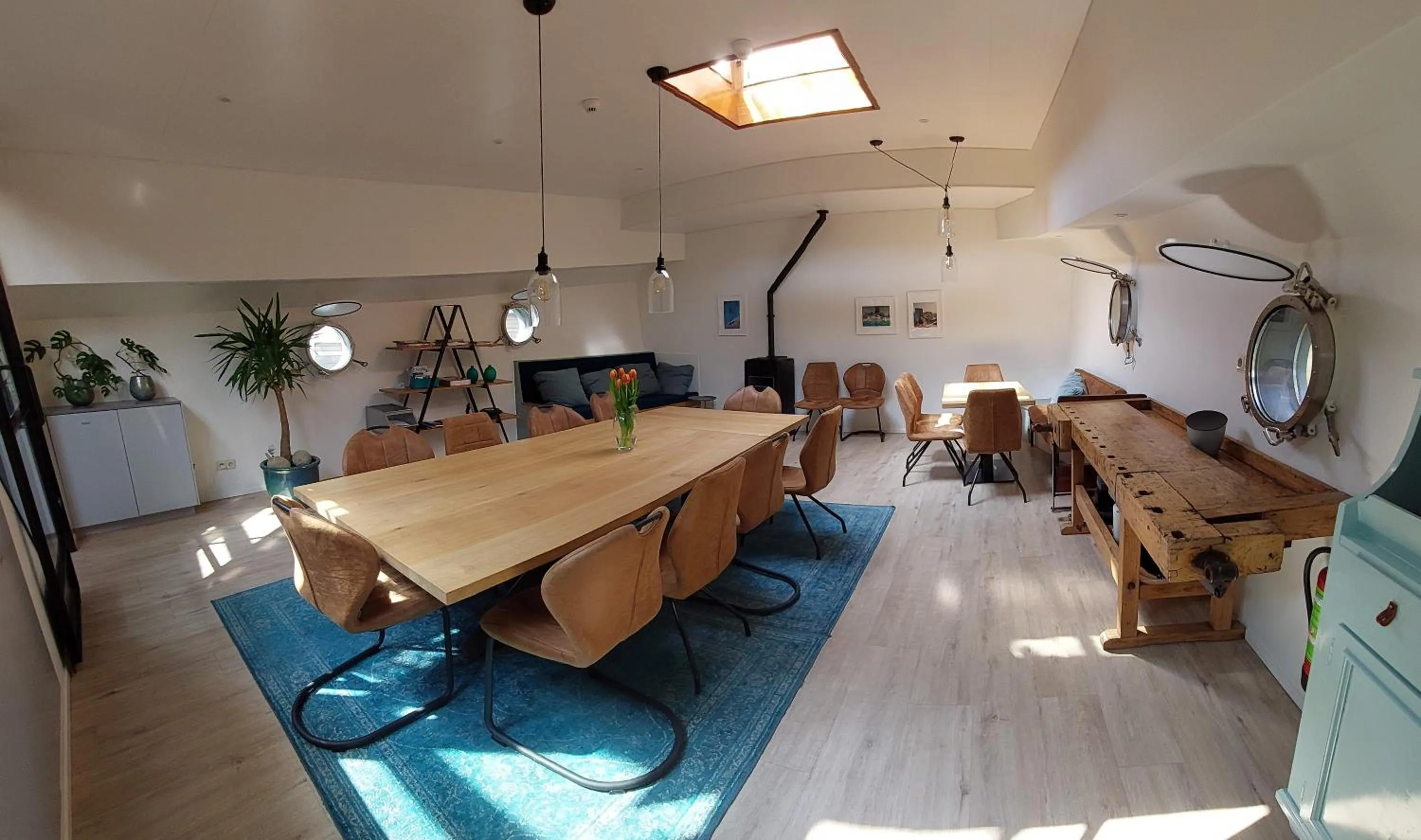 Communal lounge/ TV room in Rooms on Water