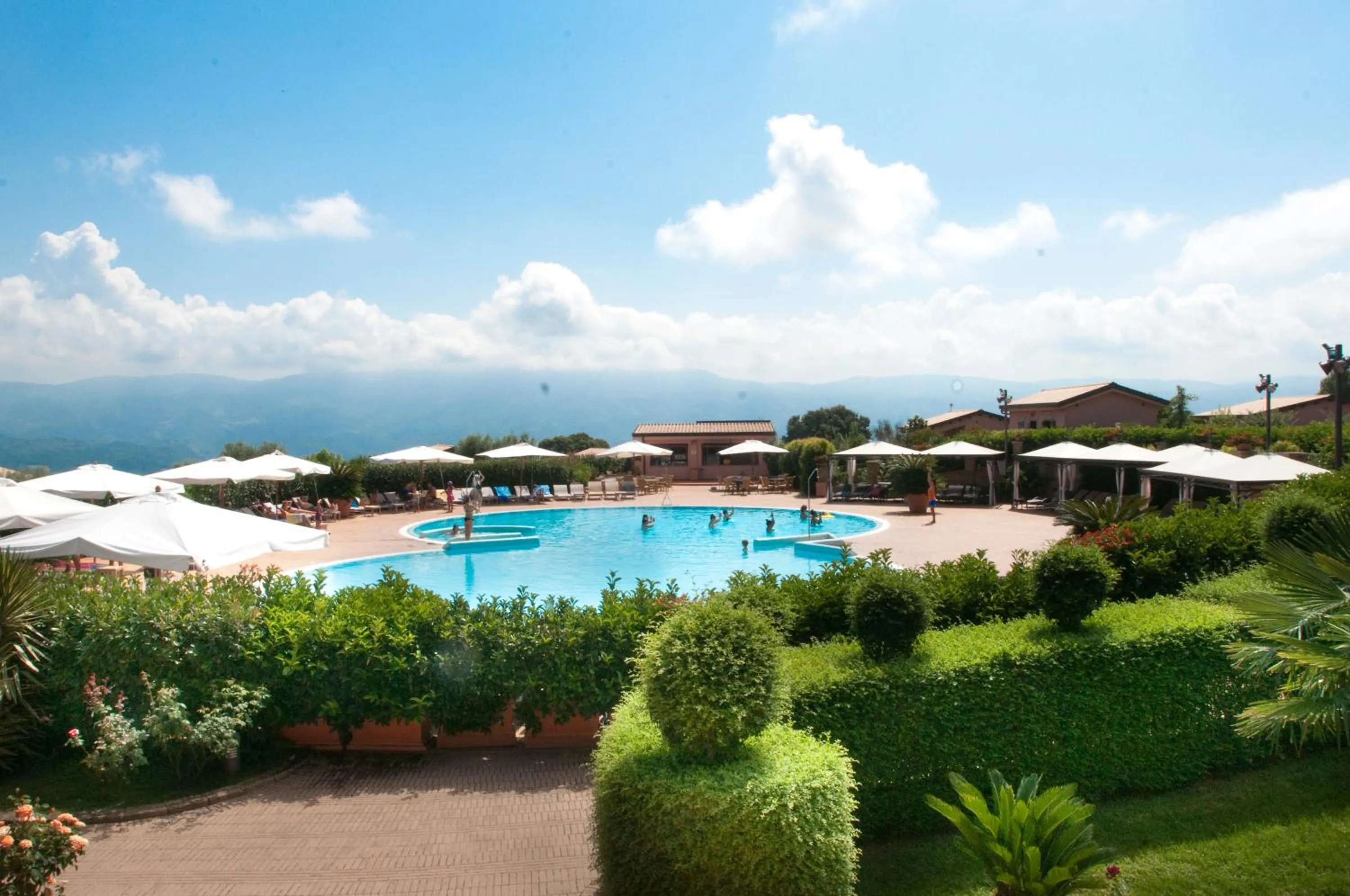 Swimming pool in Popilia Country Resort