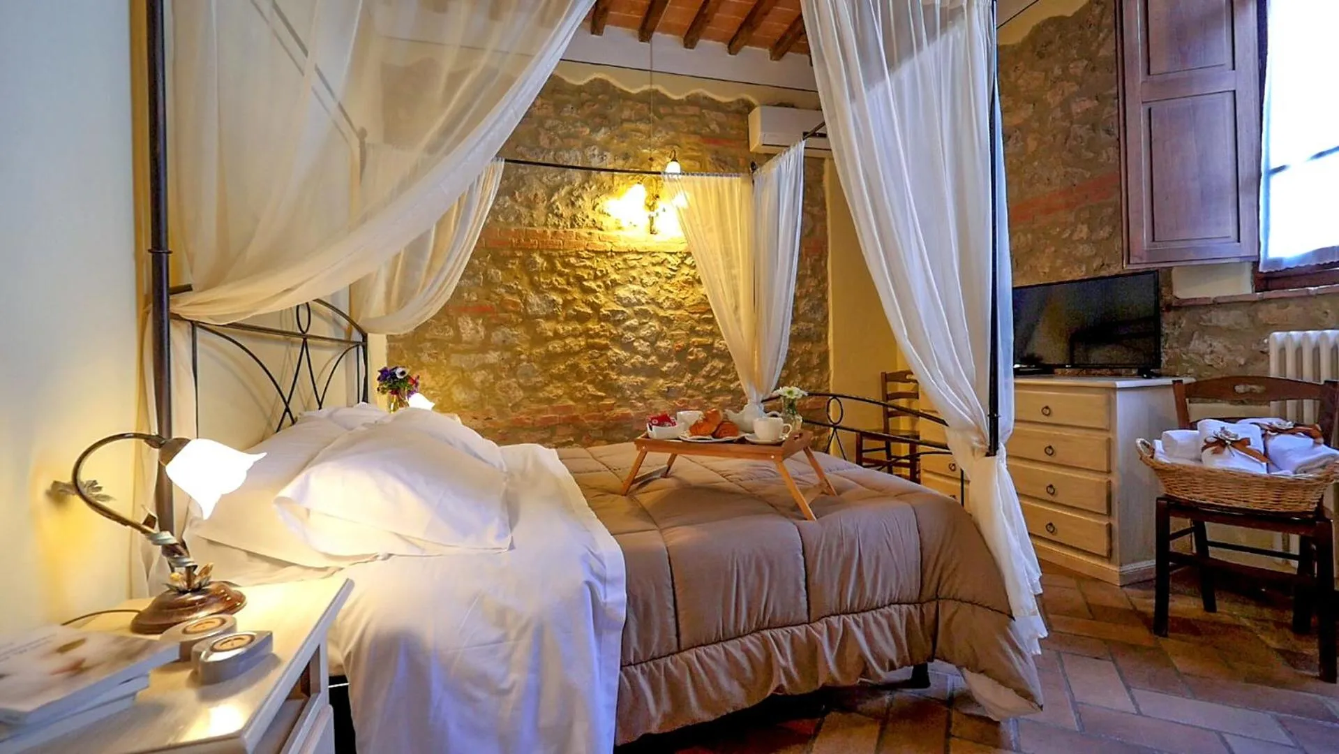 Property building, Bed in Casa Di Campagna In Toscana