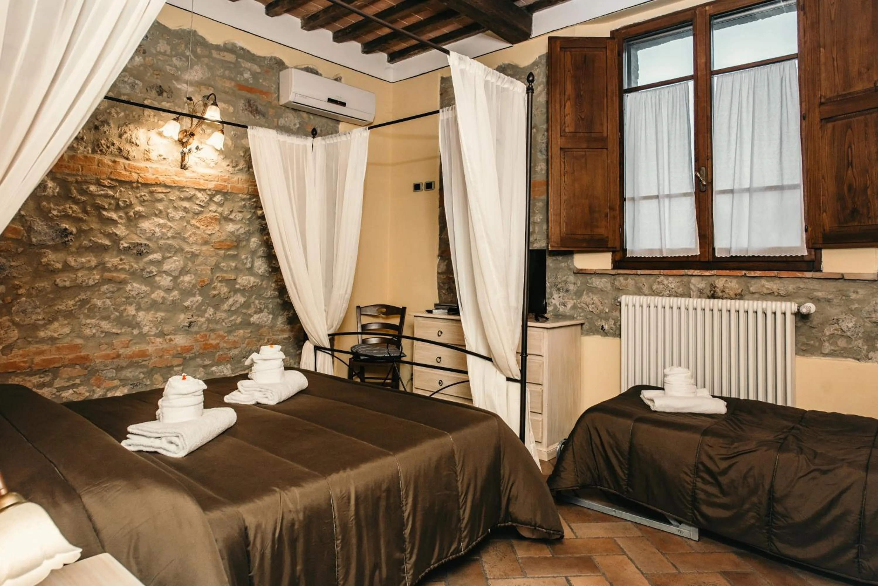 Bed in Casa Di Campagna In Toscana