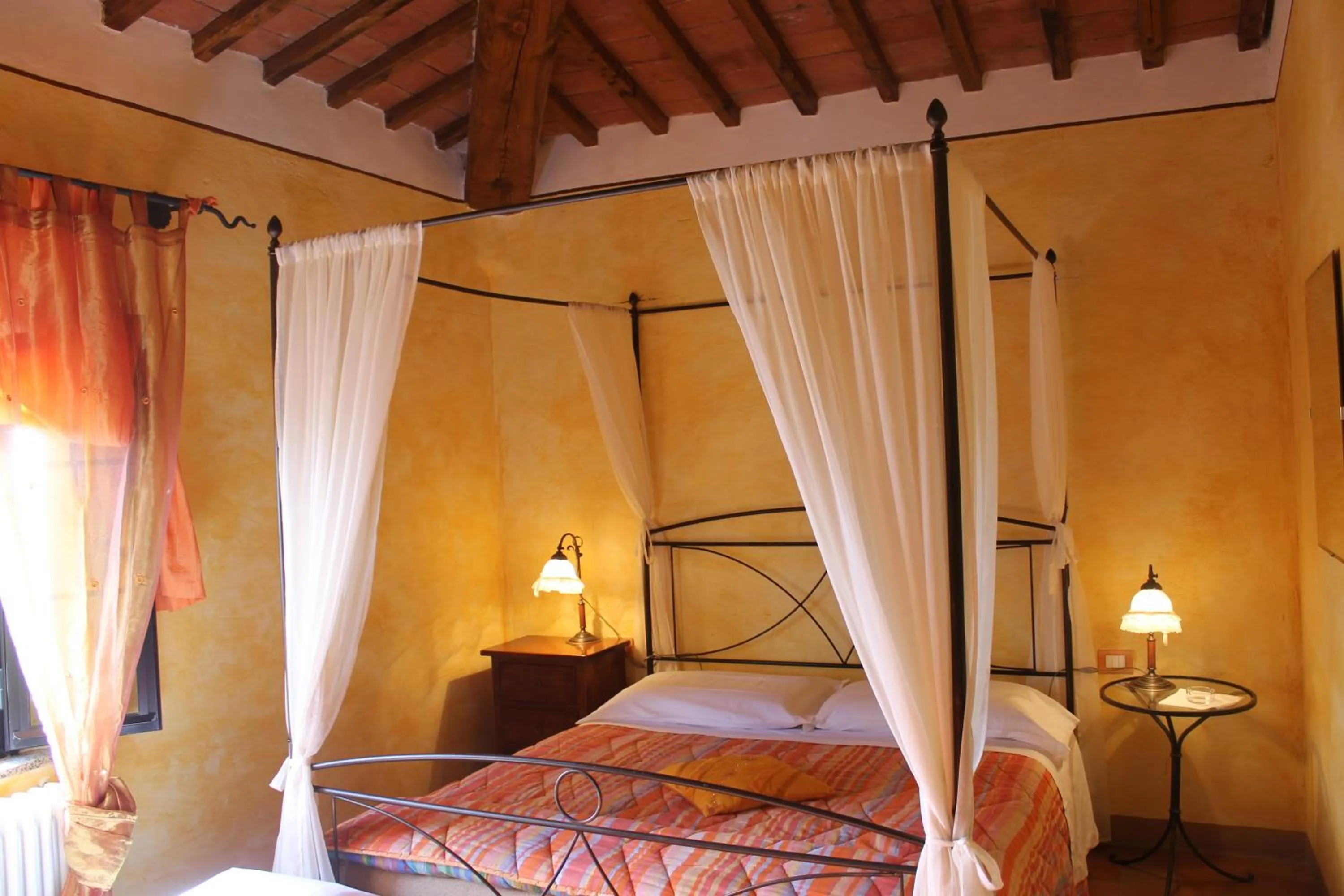 Bed in Casa Di Campagna In Toscana