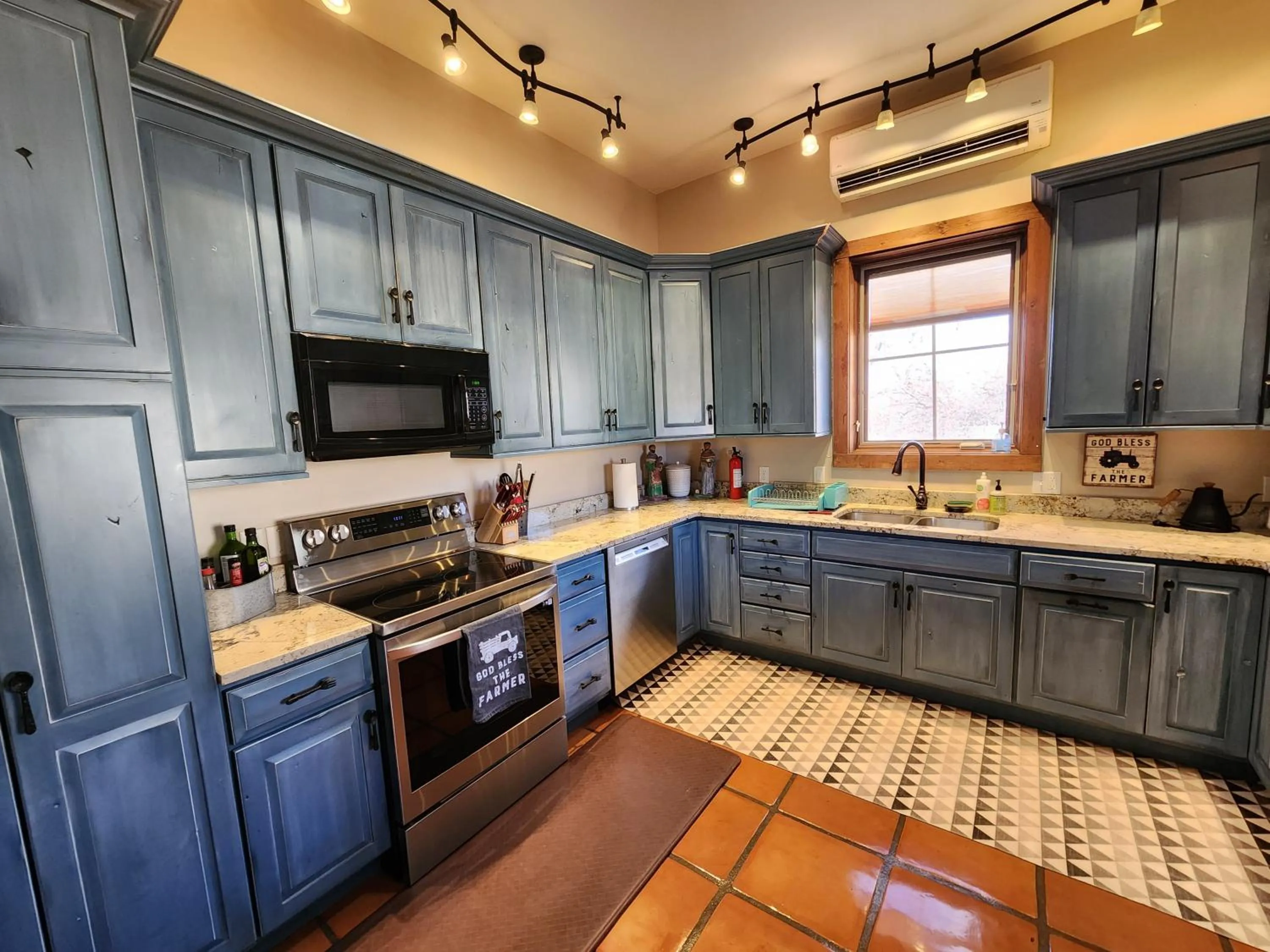 Kitchen or kitchenette in Canyon Of The Ancients Guest Ranch