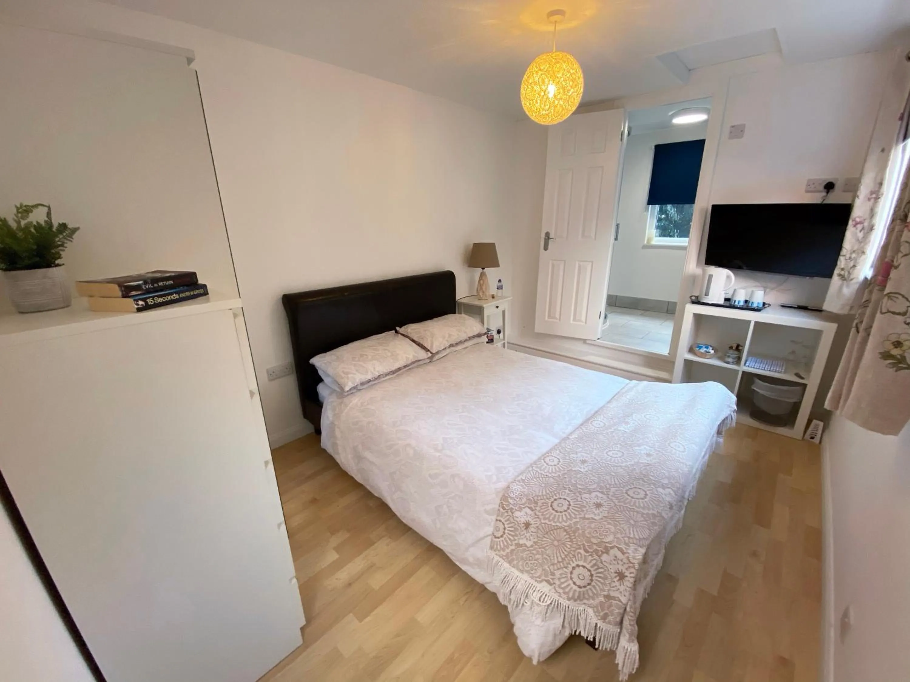 Bed in The Rose Cottage Inn