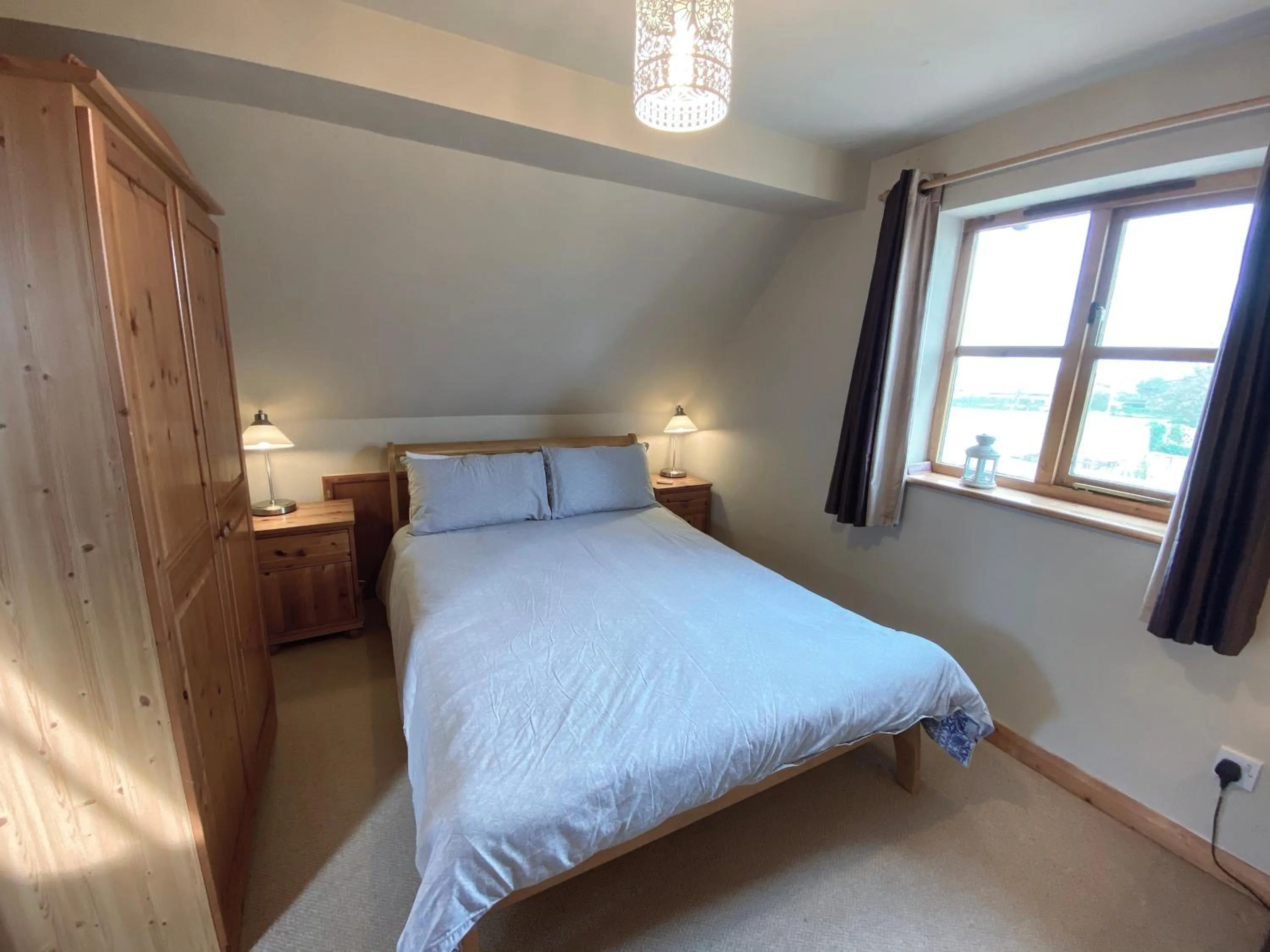 Bed in The Rose Cottage Inn