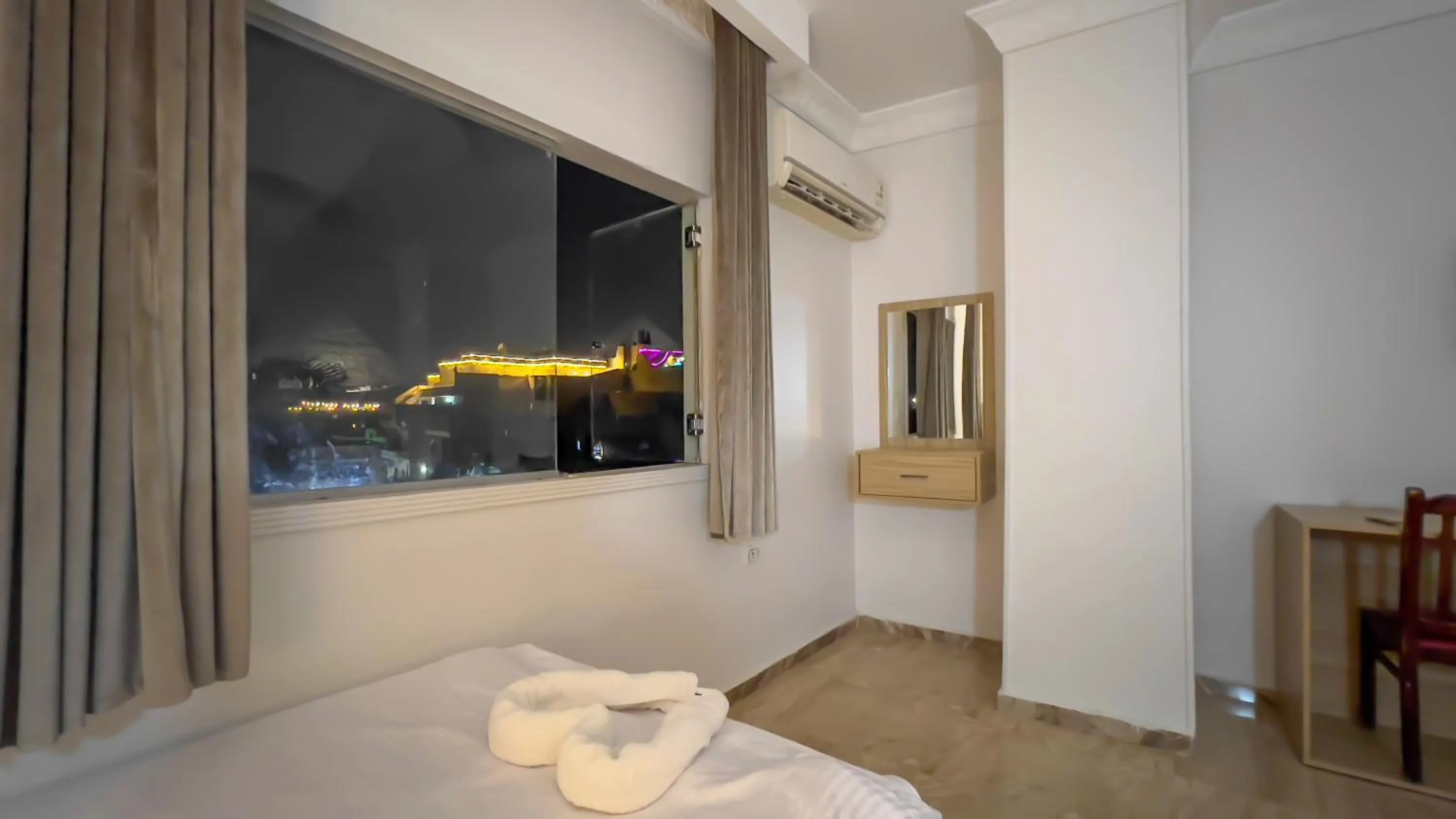 Bed in Makadi Pyramids View