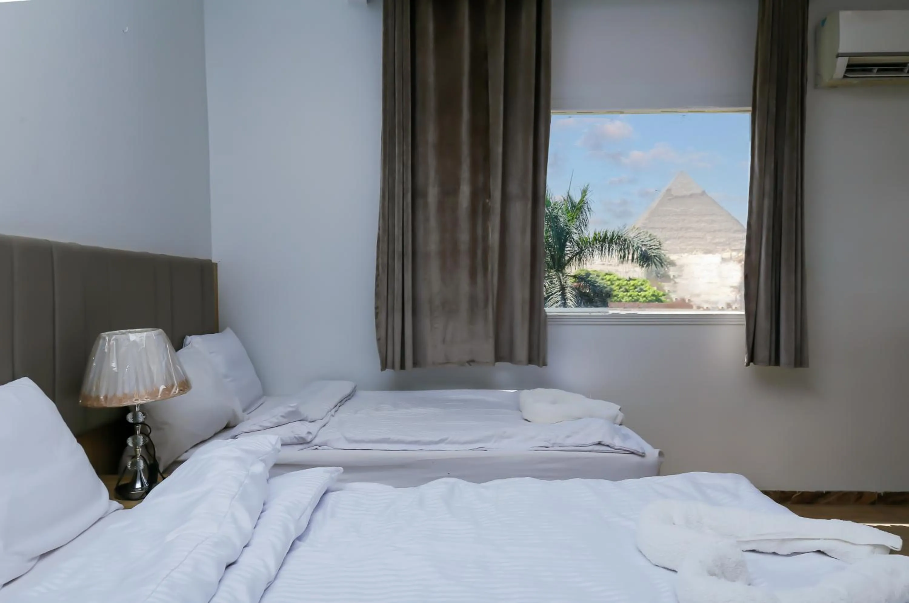 Bedroom, Bed in Makadi Pyramids View