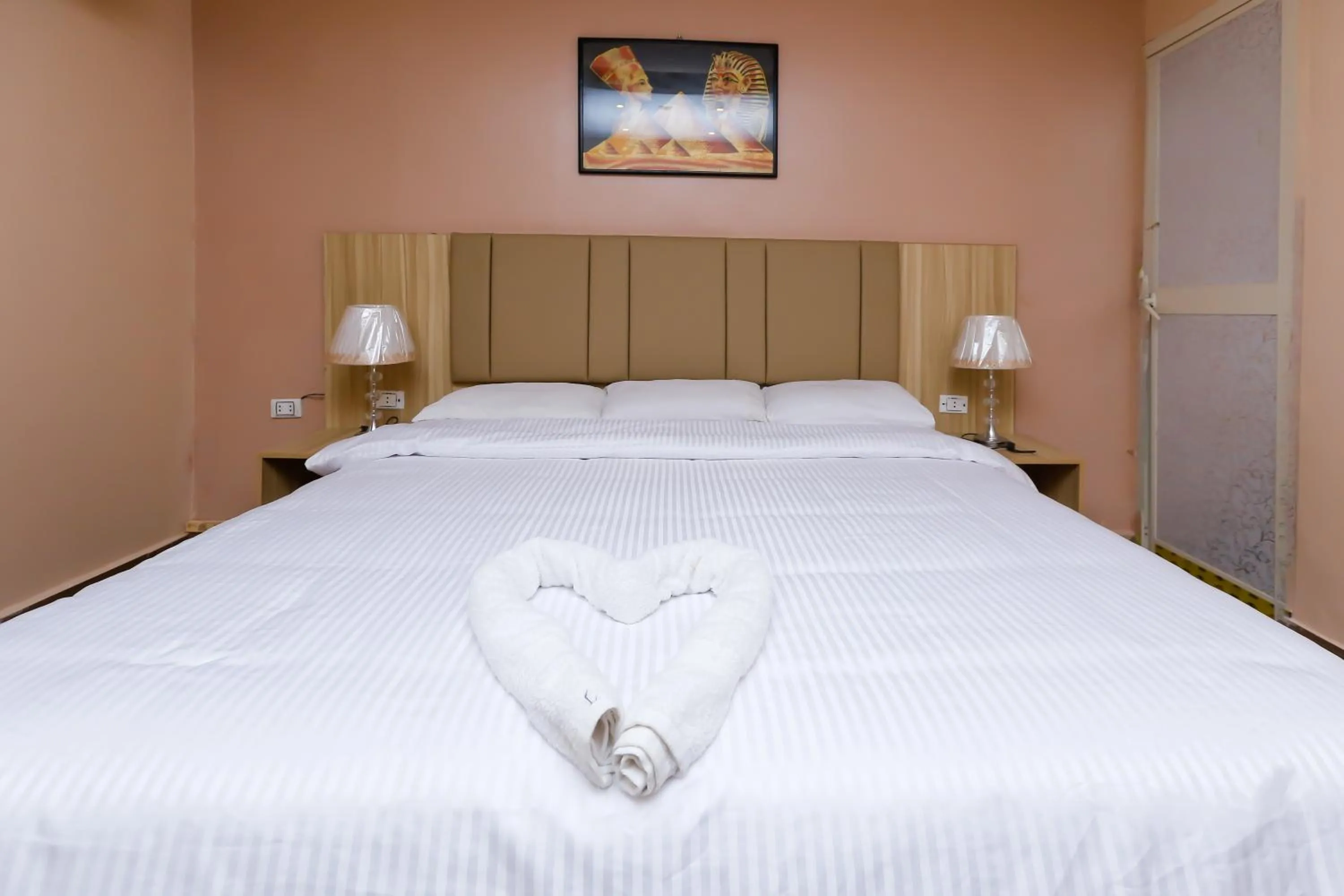 Bed in Makadi Pyramids View