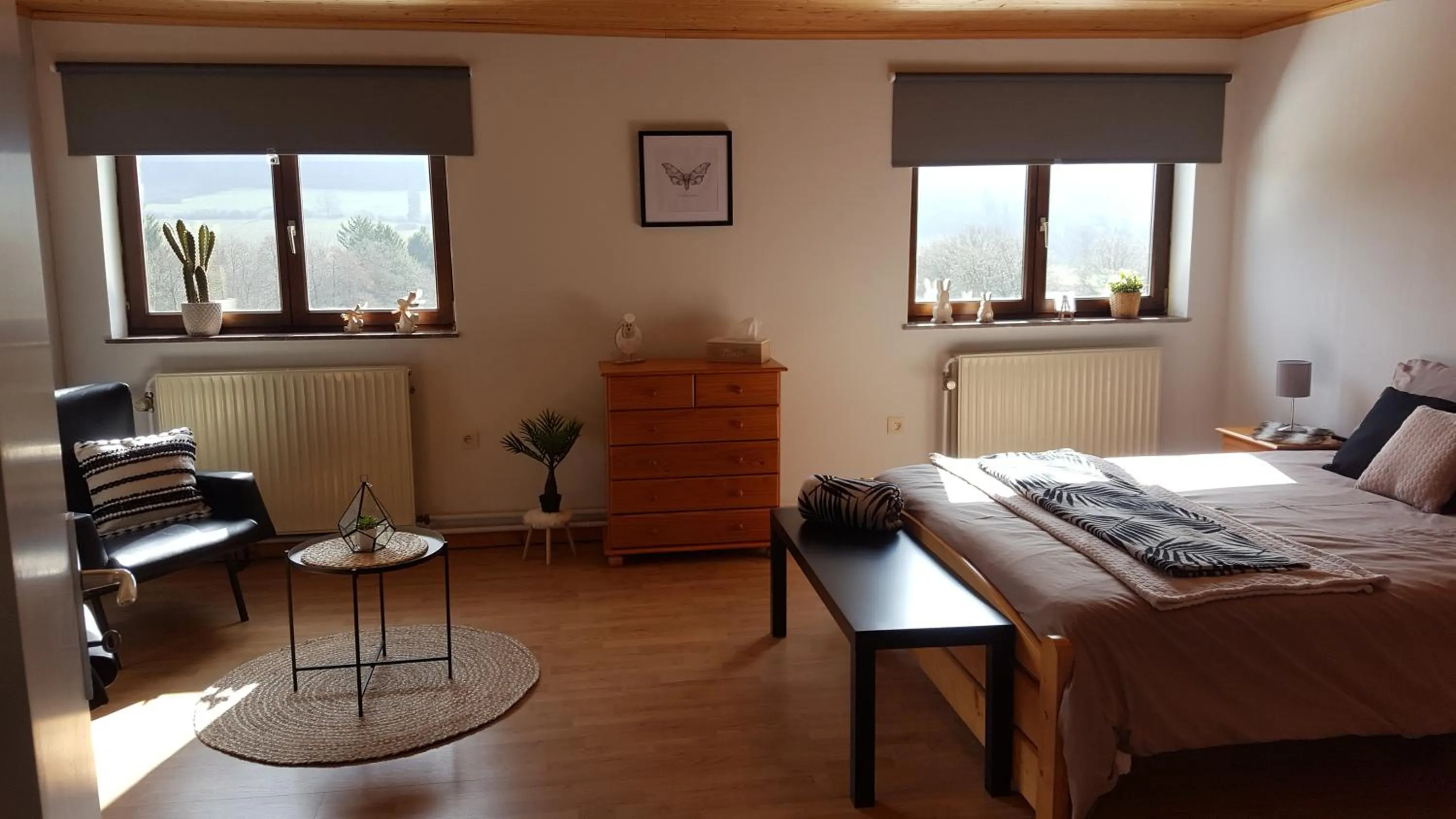 Photo of the whole room, Bed in B&B Circuitez-vous