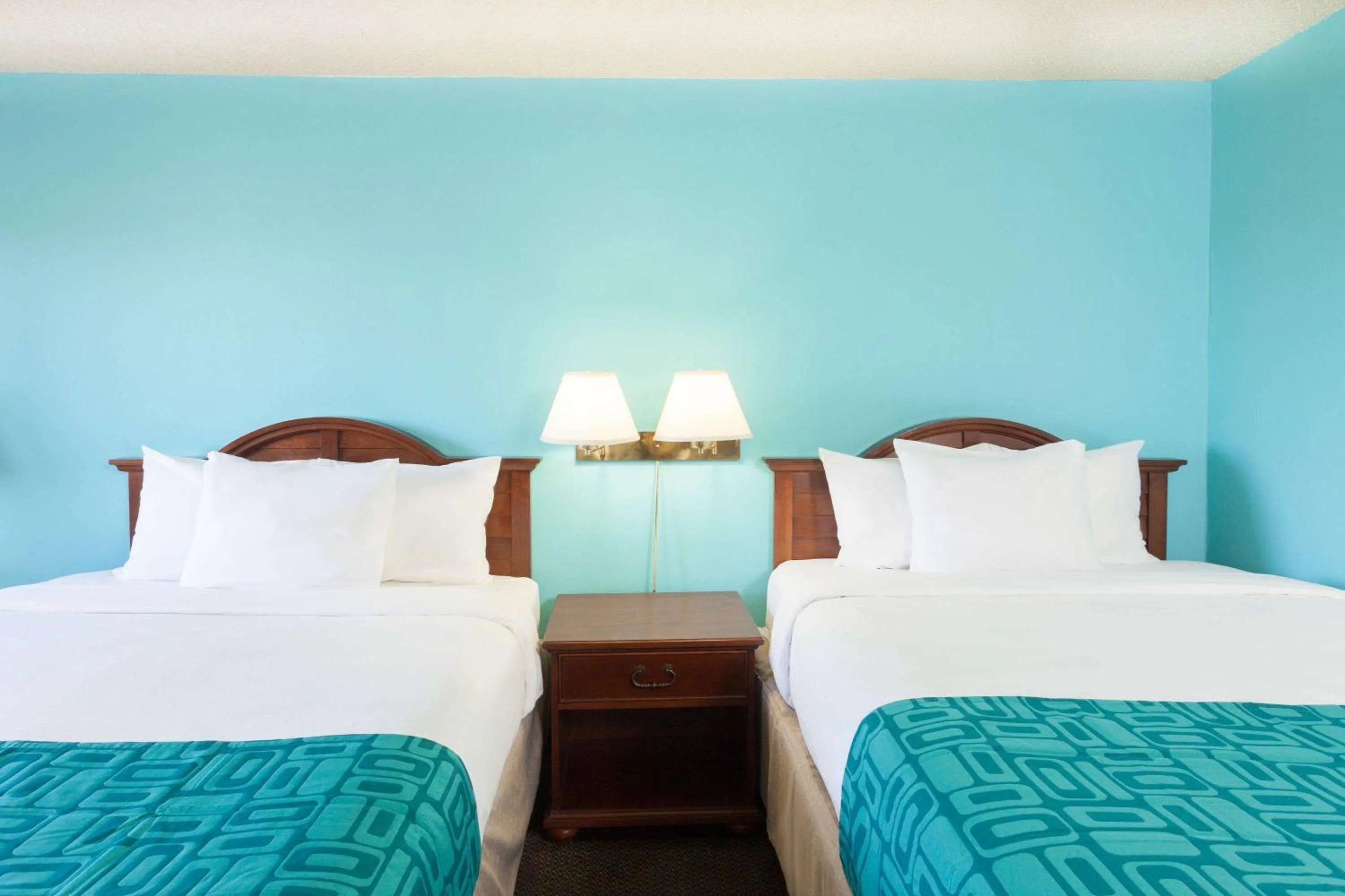 Photo of the whole room, Bed in Howard Johnson by Wyndham Yuma