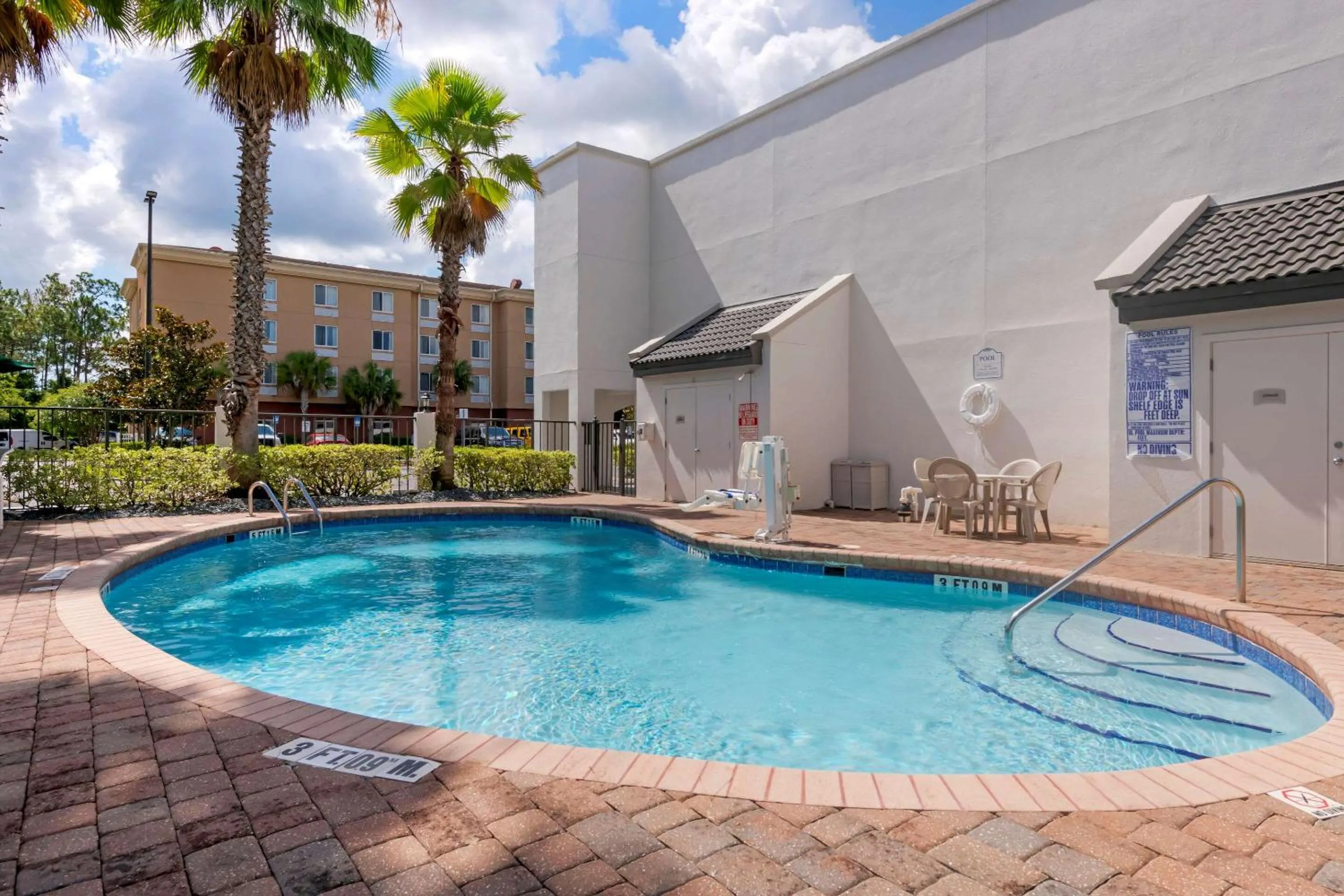 Swimming pool in Quality Inn St Augustine Outlet Mall