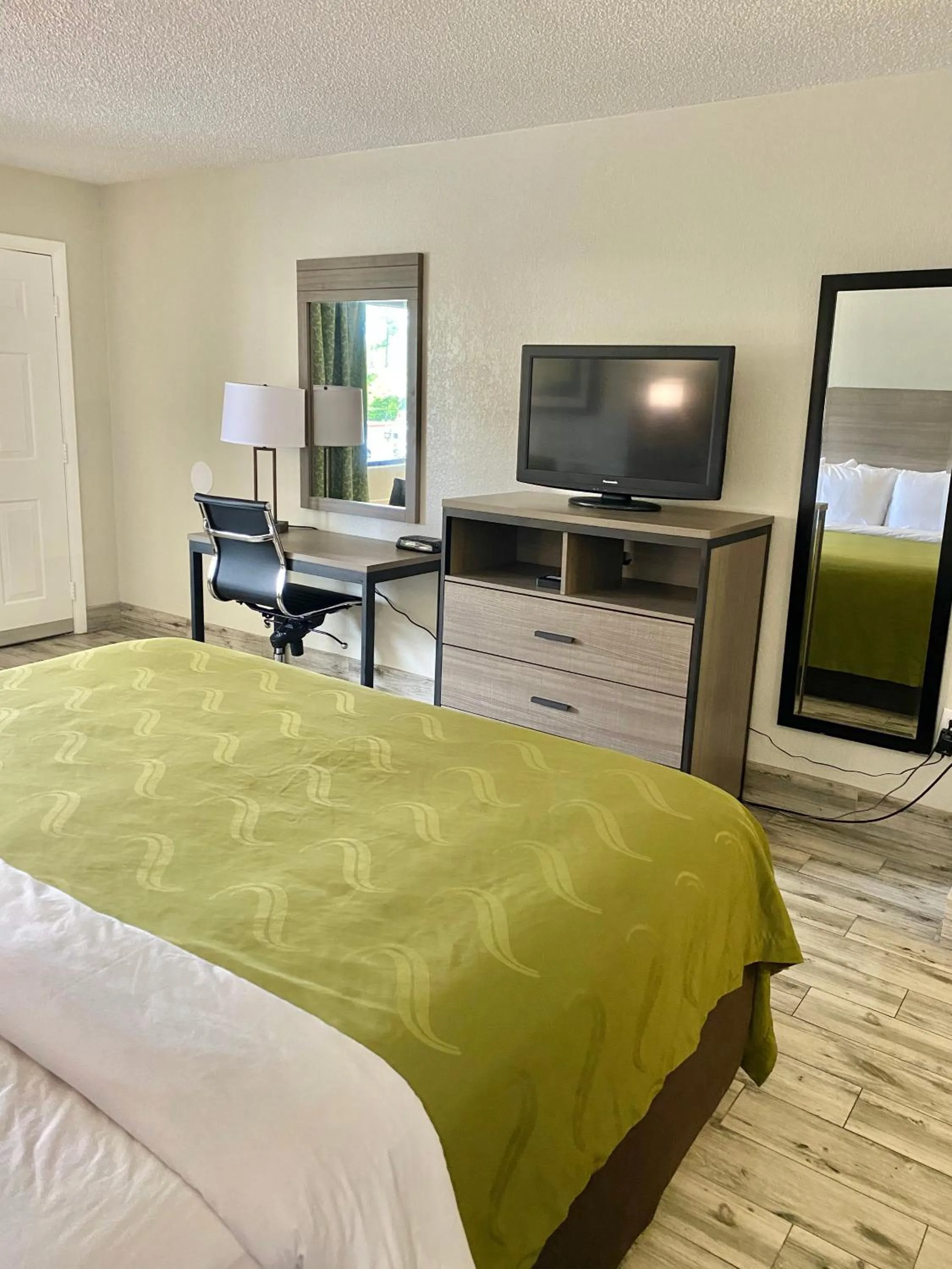Property building, Bed in Quality Inn St Augustine Outlet Mall