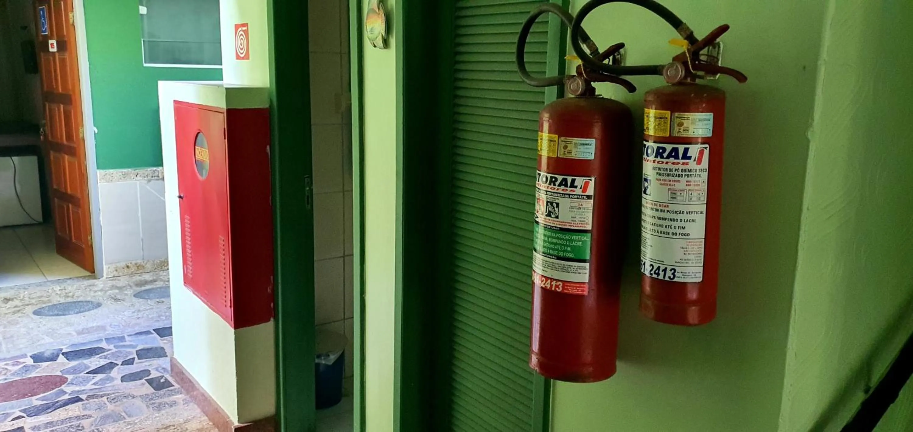 Property building in Duas Praias Hotel Pousada