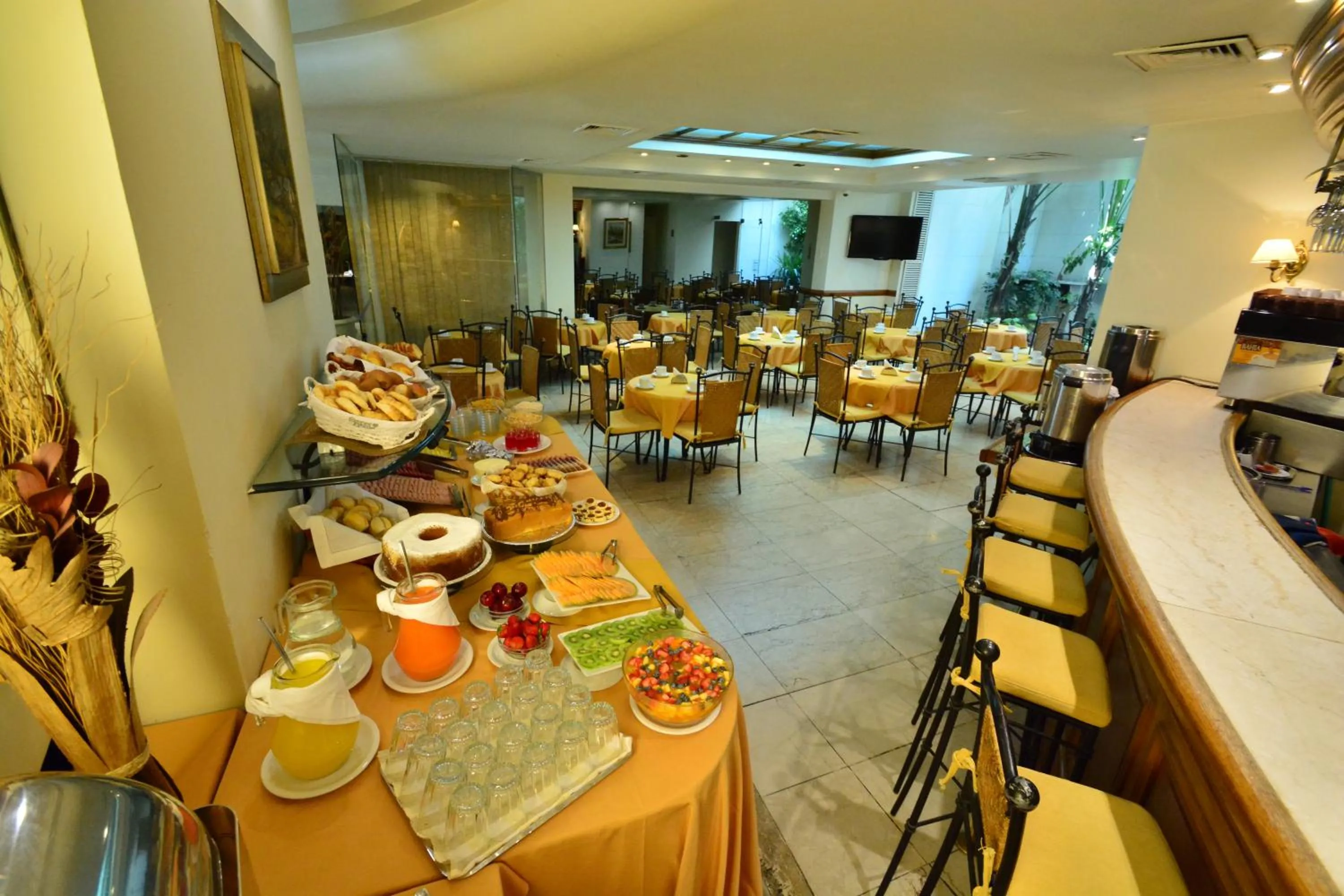 Food and drinks in Oxford Hotel