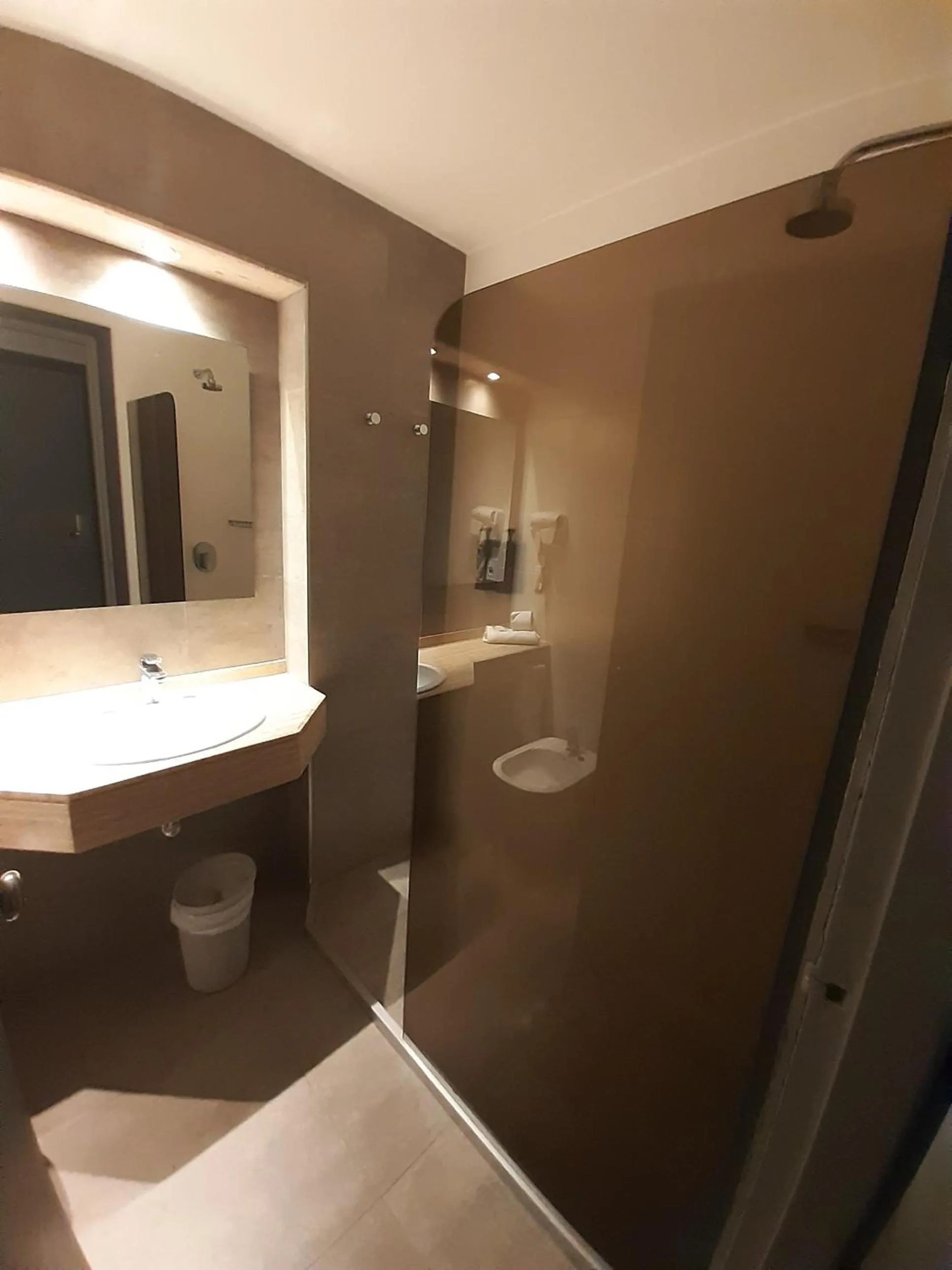 Bathroom in Oxford Hotel