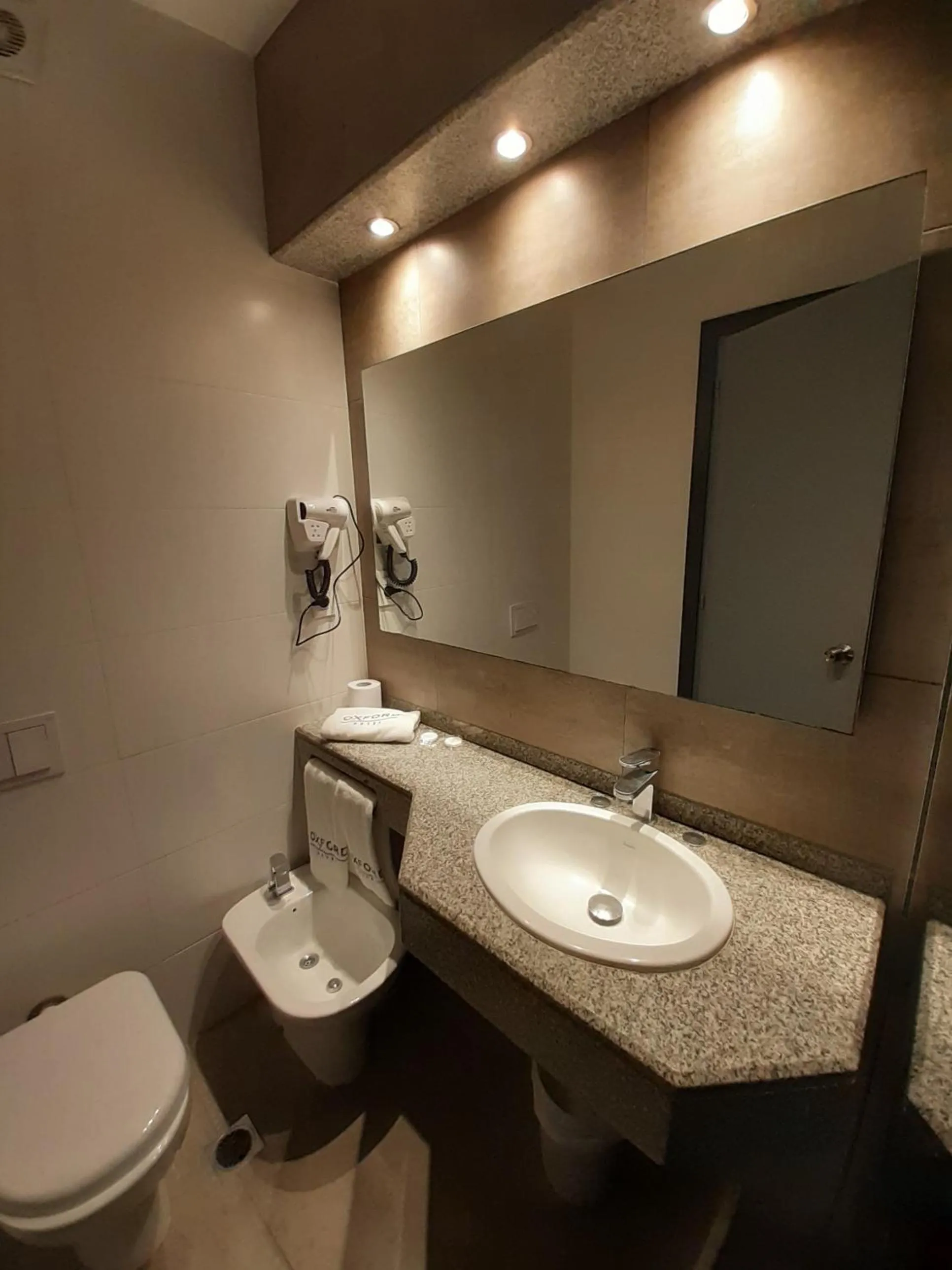 Bathroom in Oxford Hotel