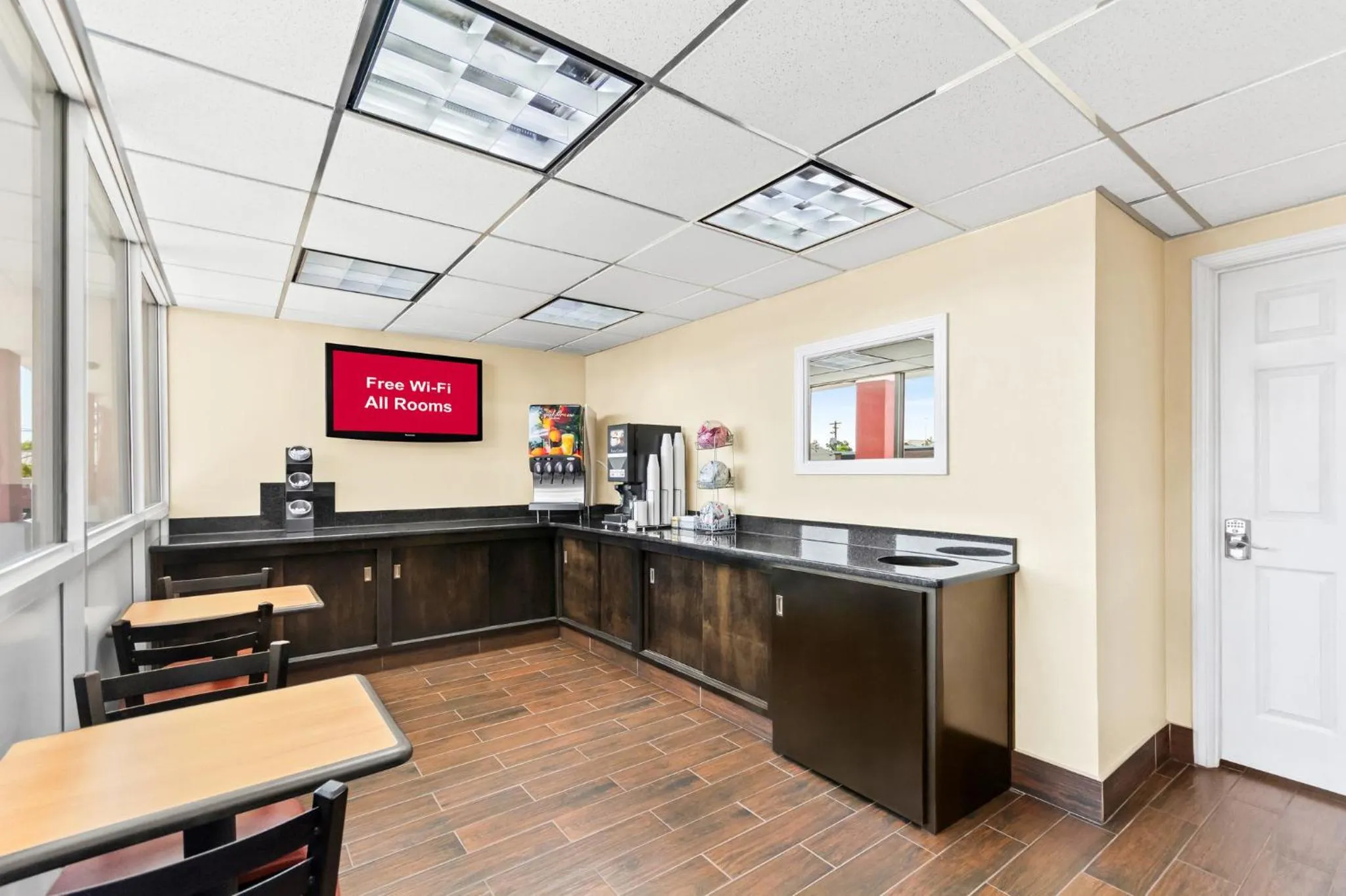 Breakfast in Red Roof Inn Berea