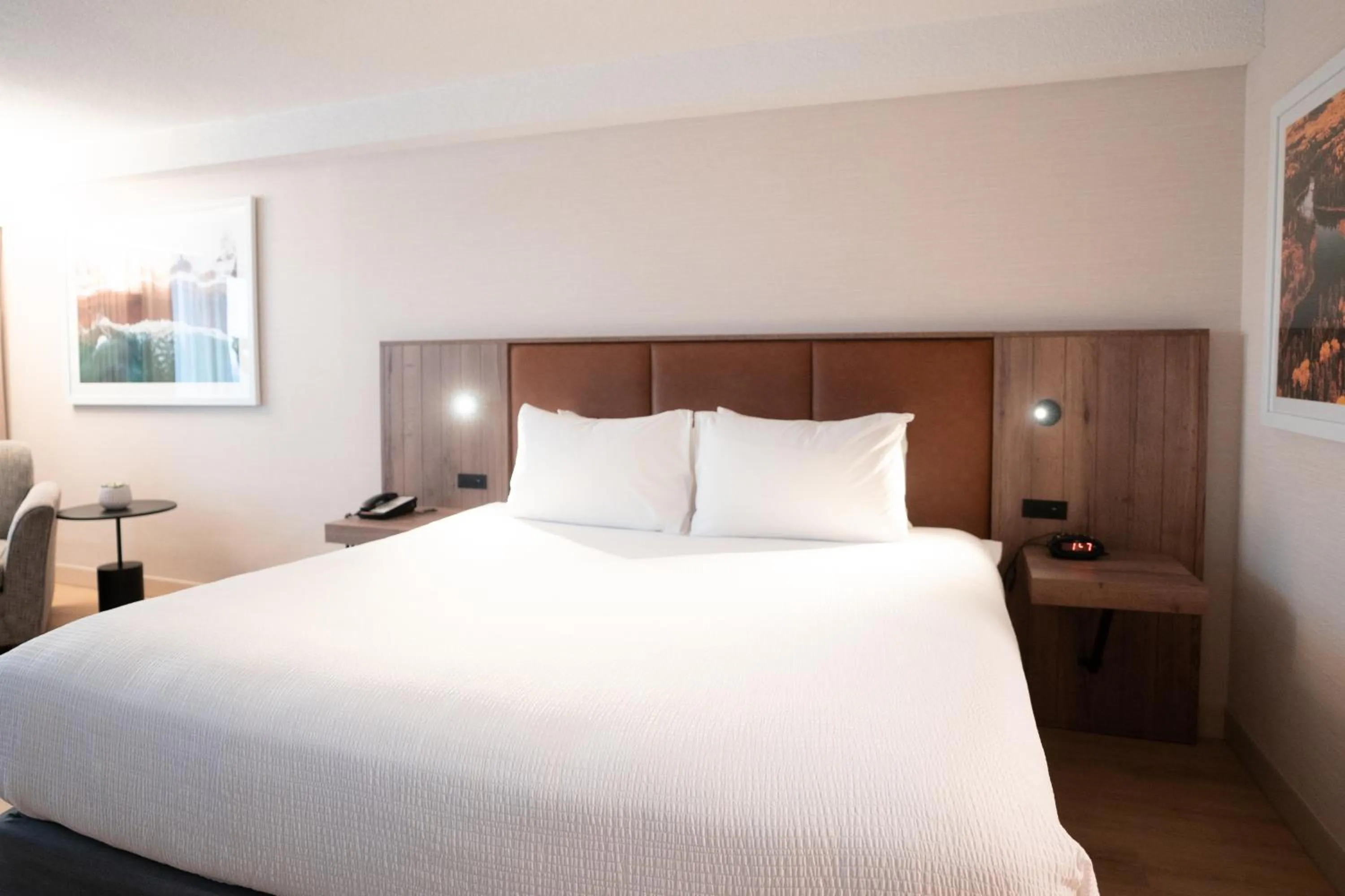 Bed in Valhalla Hotel & Conference Centre