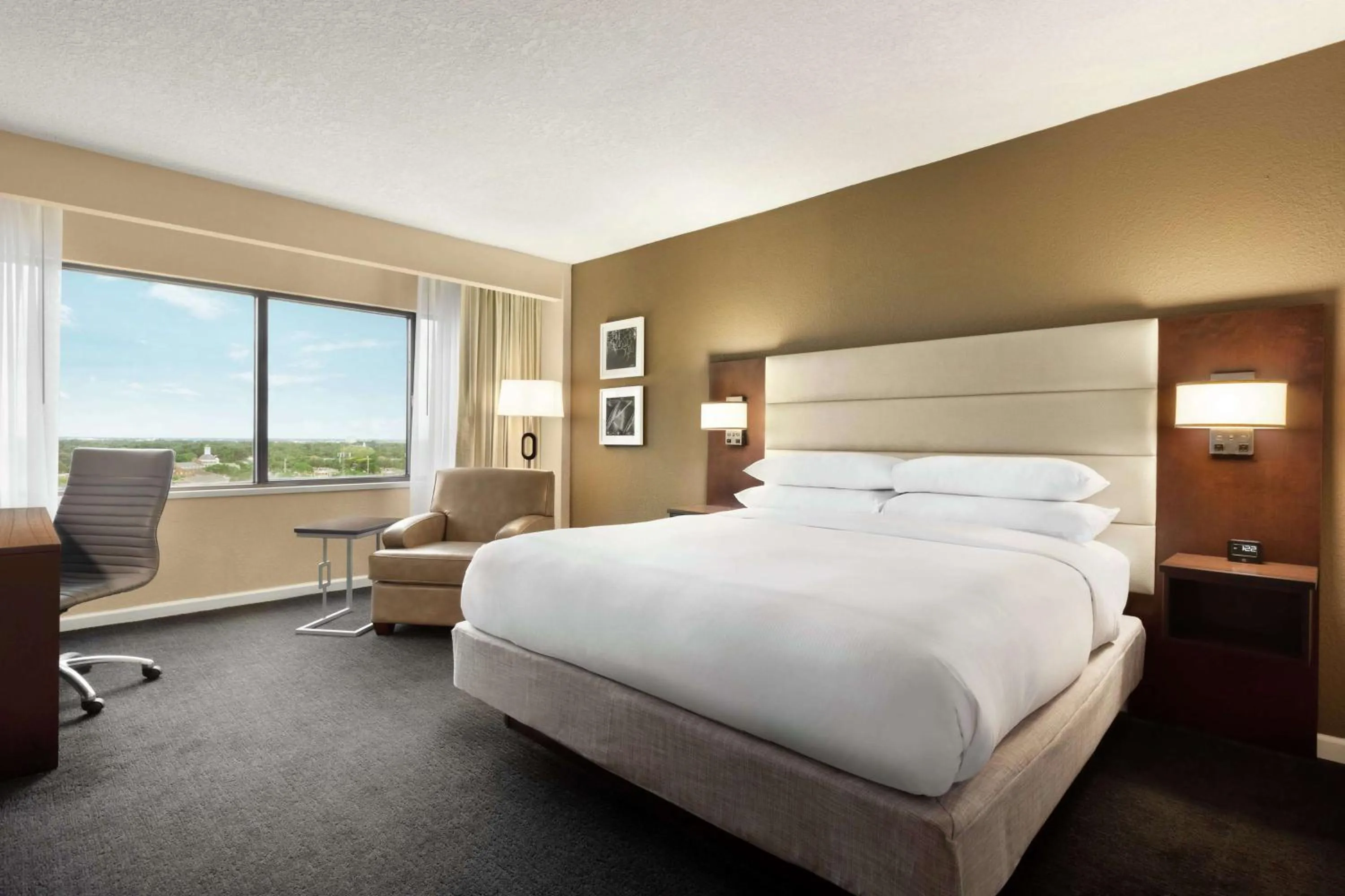 Bedroom, Bed in DoubleTree by Hilton Orlando Downtown