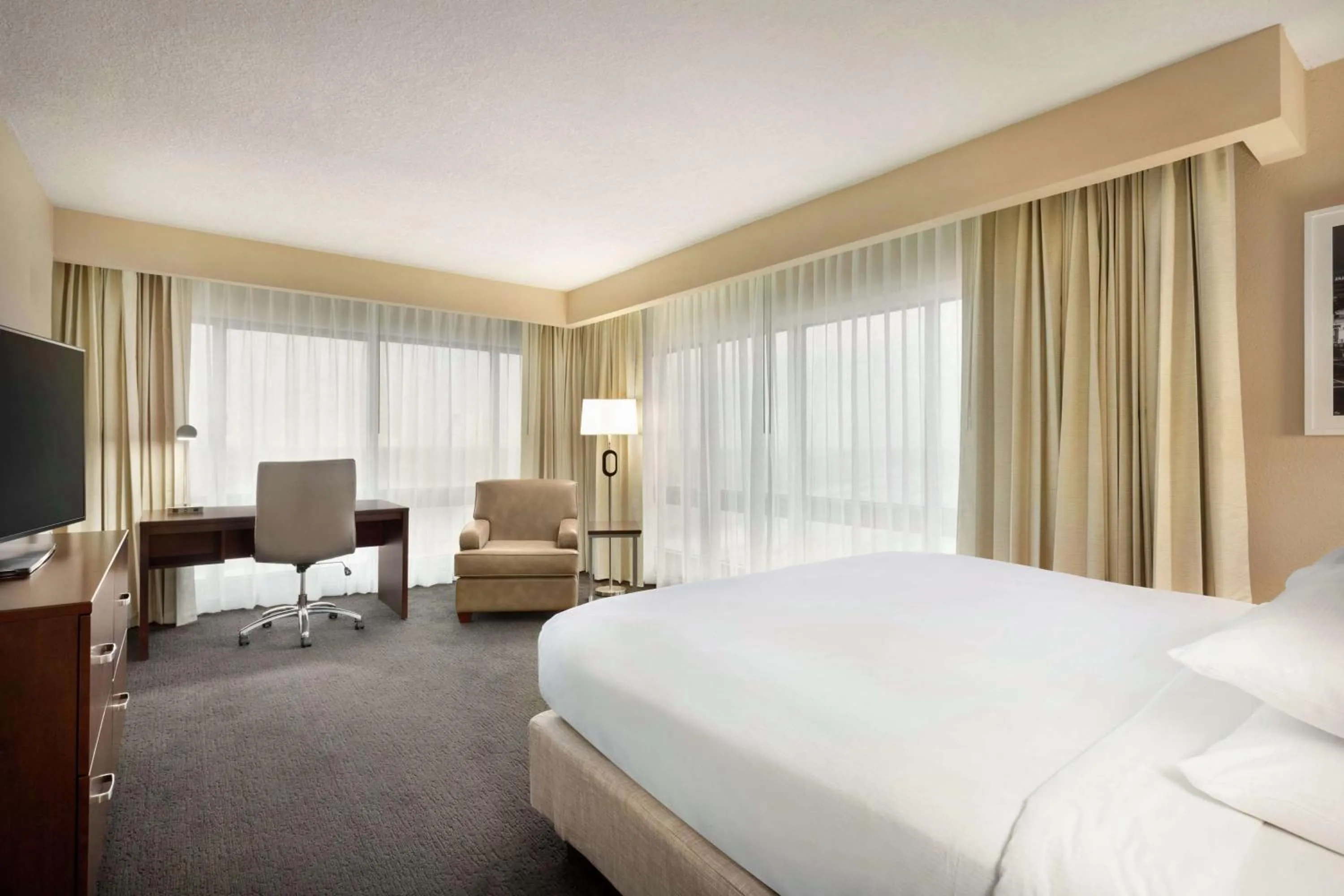 Photo of the whole room, Bed in DoubleTree by Hilton Orlando Downtown