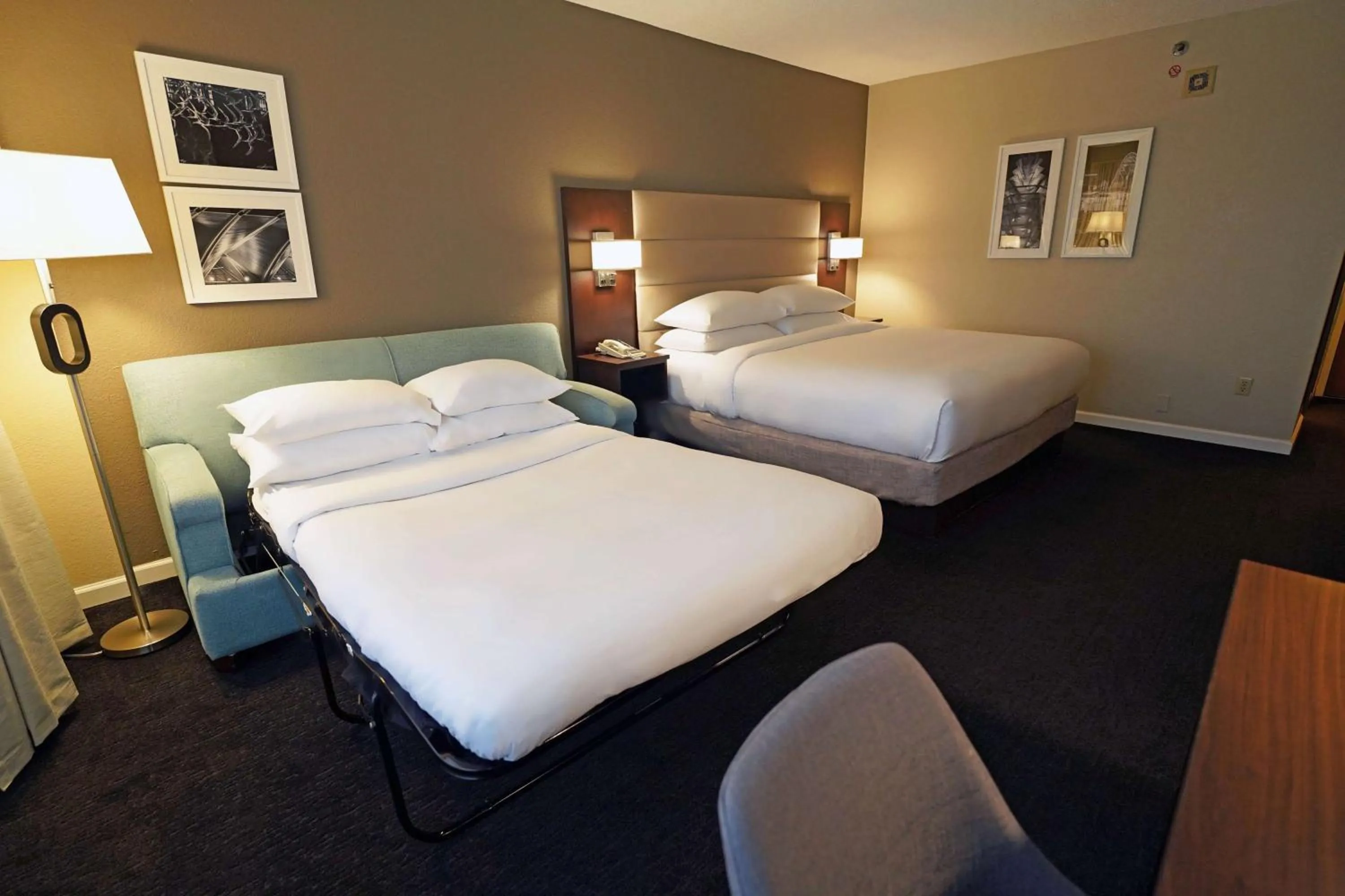 Bed in DoubleTree by Hilton Orlando Downtown