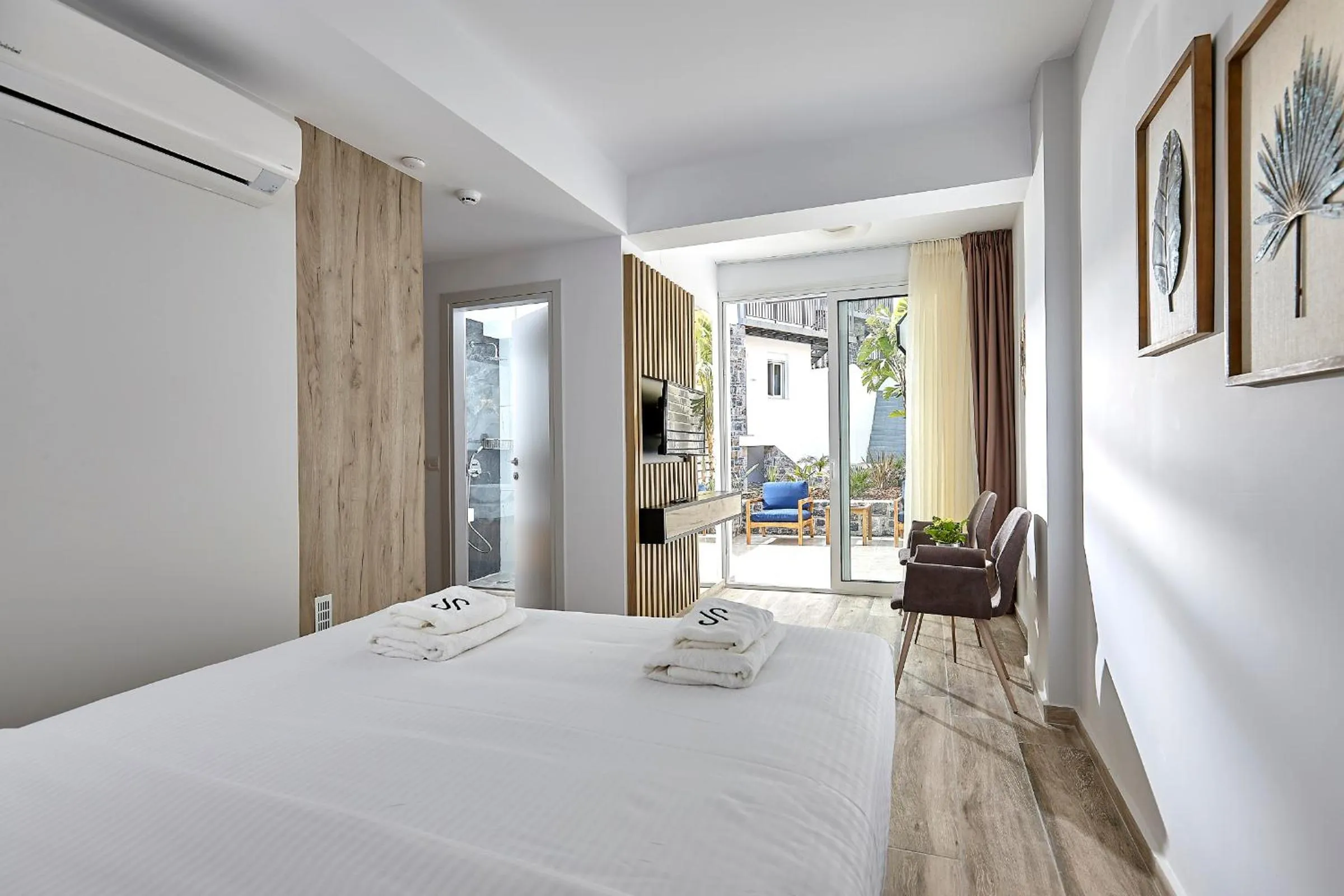 Photo of the whole room, Bed in Seascape Luxury Residences