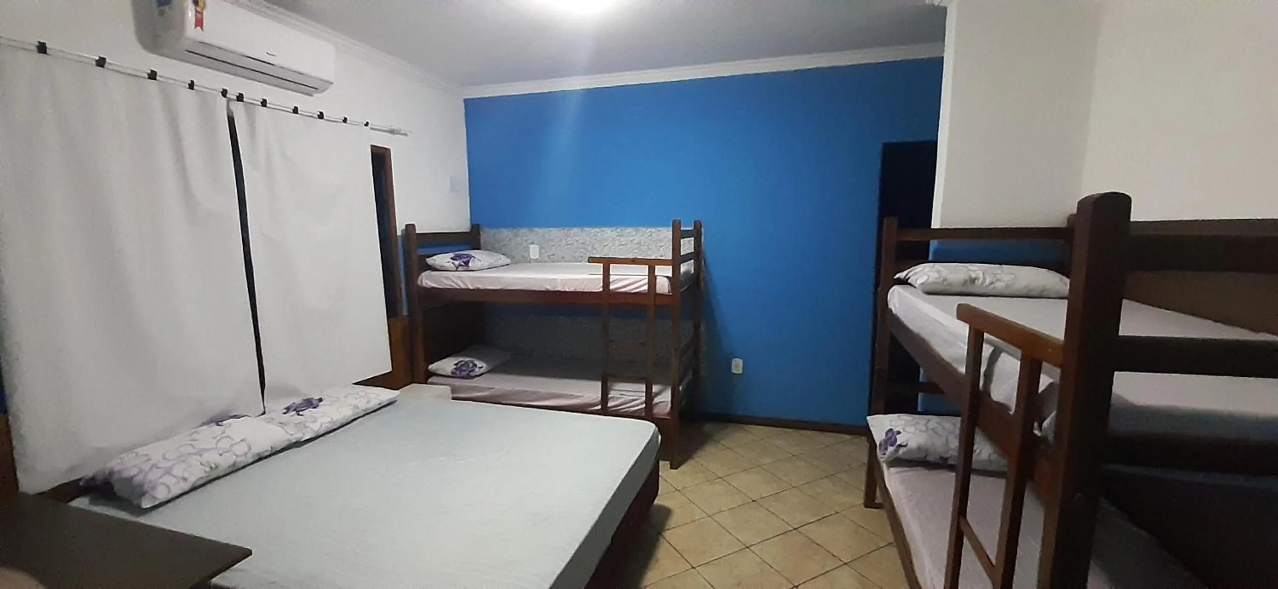 Bedroom, Bed in Portaria e circulação de hóspedes só até 23 horas - Reabre às 5 horas - Pousada Bem-te-vi Tompell