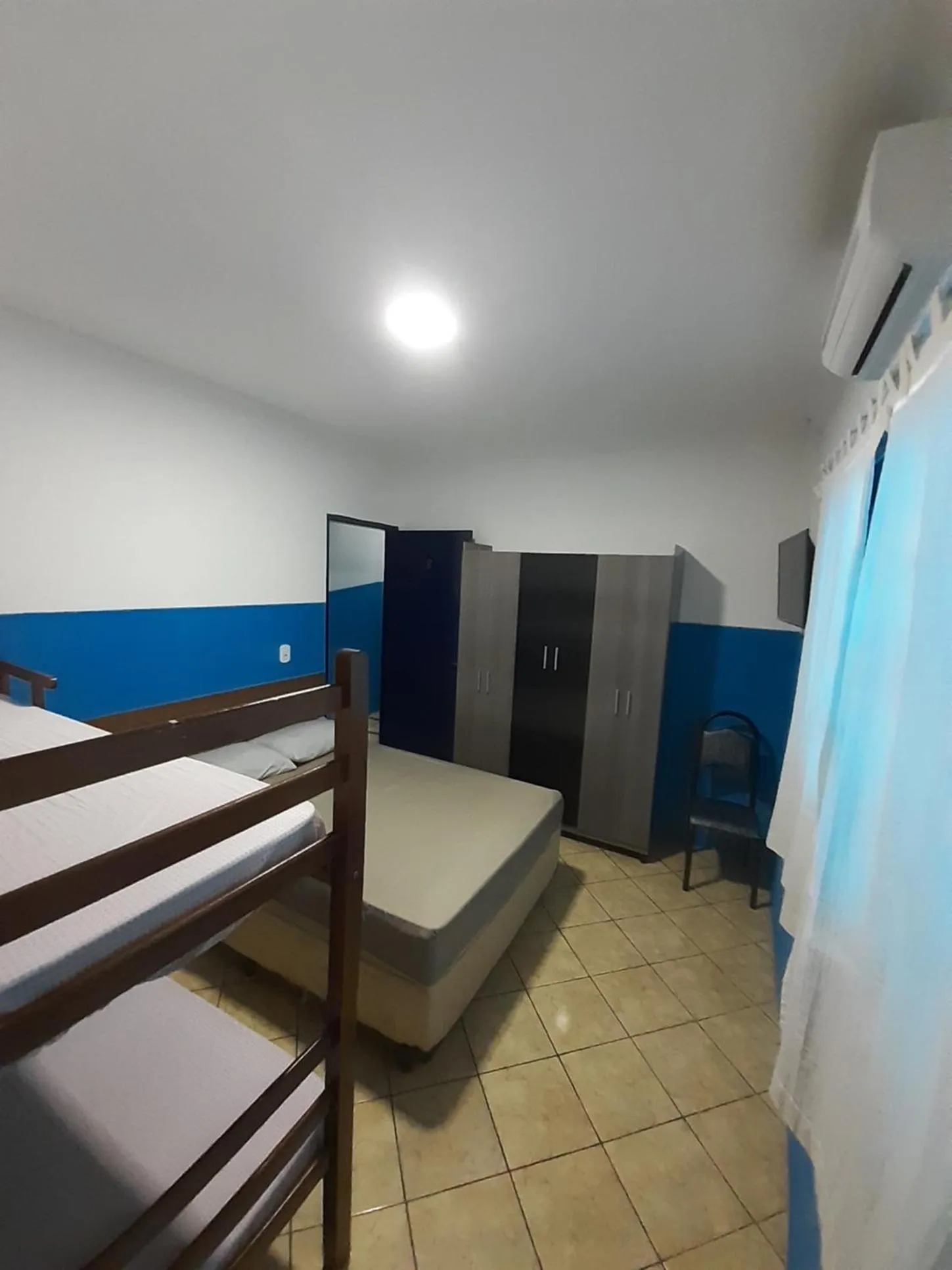Bedroom, Bed in Portaria e circulação de hóspedes só até 23 horas - Reabre às 5 horas - Pousada Bem-te-vi Tompell