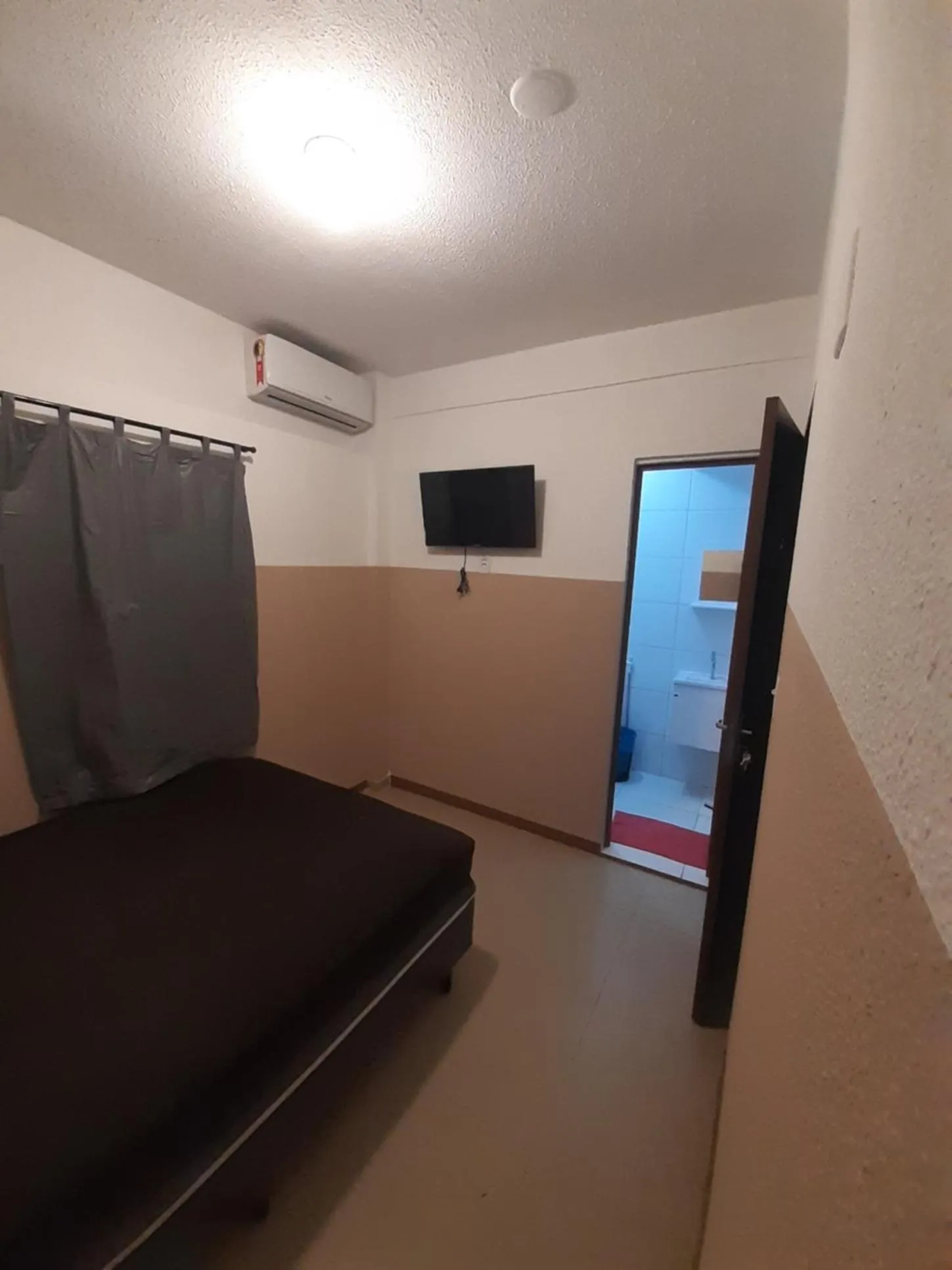 Bedroom, Bed in Portaria e circulação de hóspedes só até 23 horas - Reabre às 5 horas - Pousada Bem-te-vi Tompell