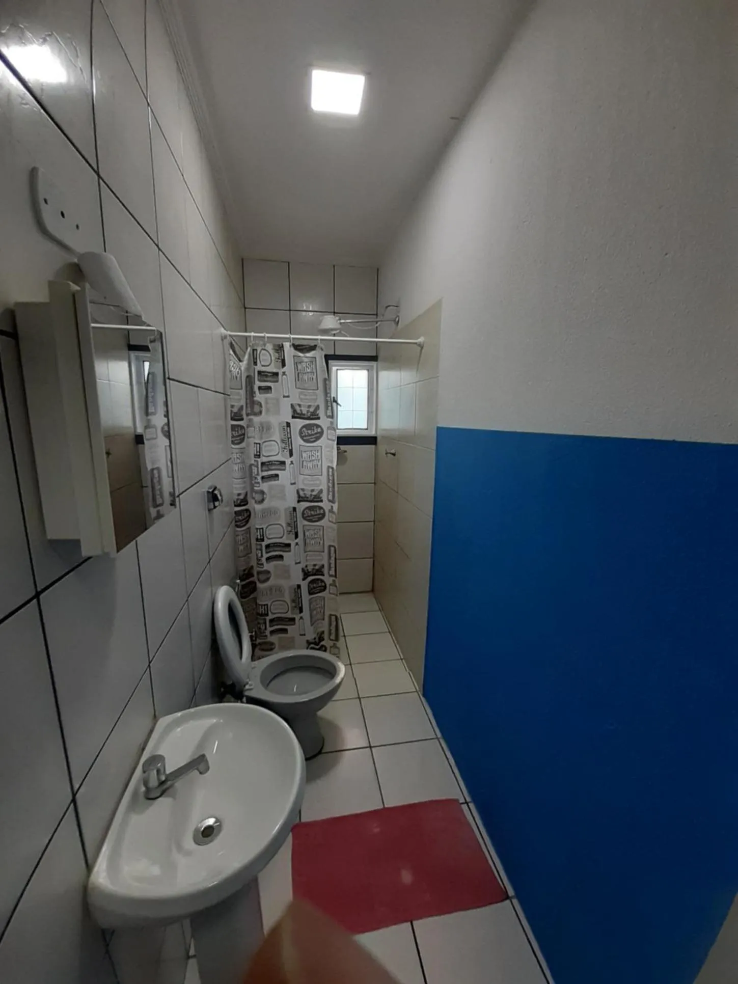 Bathroom in Portaria e circulação de hóspedes só até 23 horas - Reabre às 5 horas - Pousada Bem-te-vi Tompell