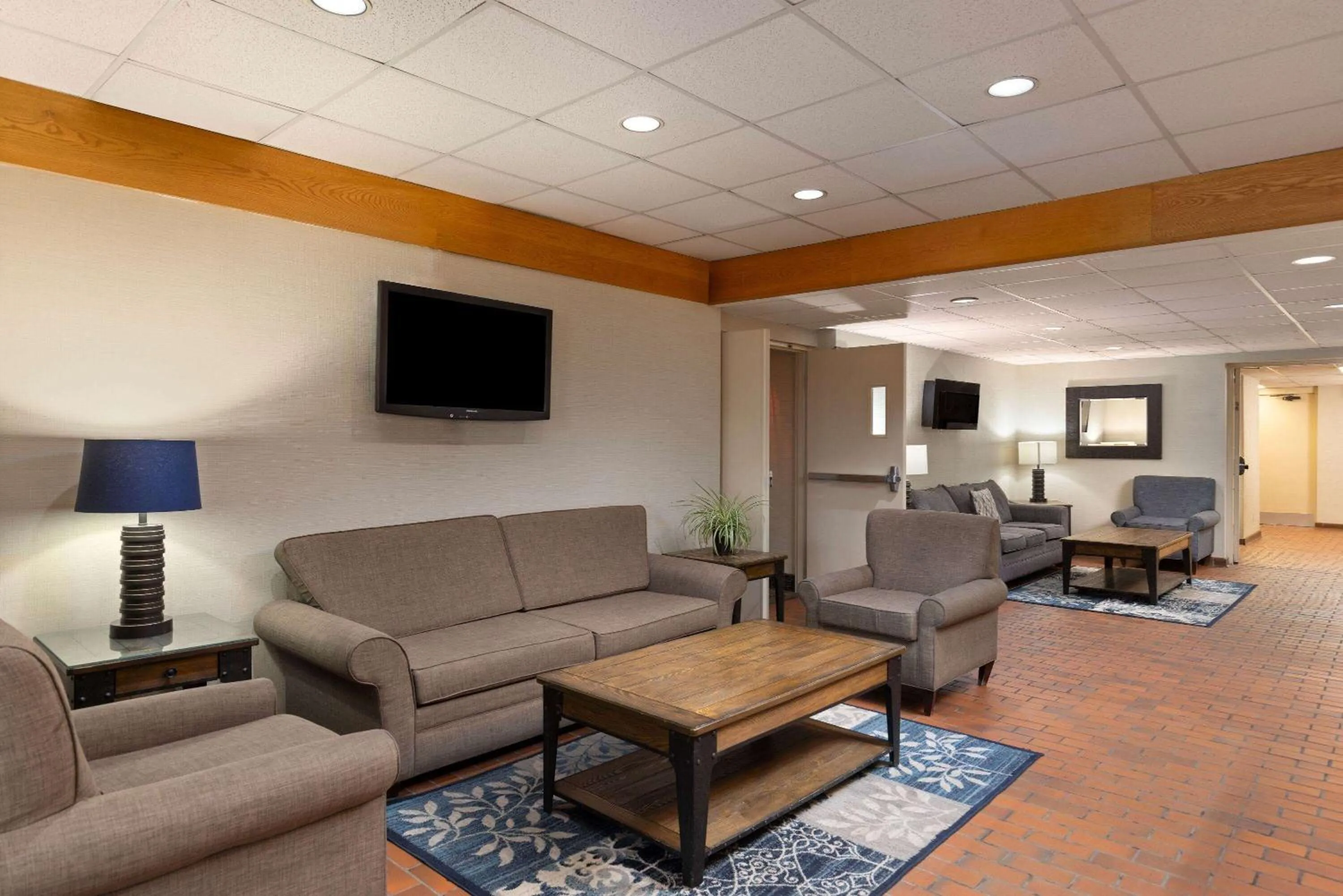 Lobby or reception in Travelodge by Wyndham Thunder Bay ON