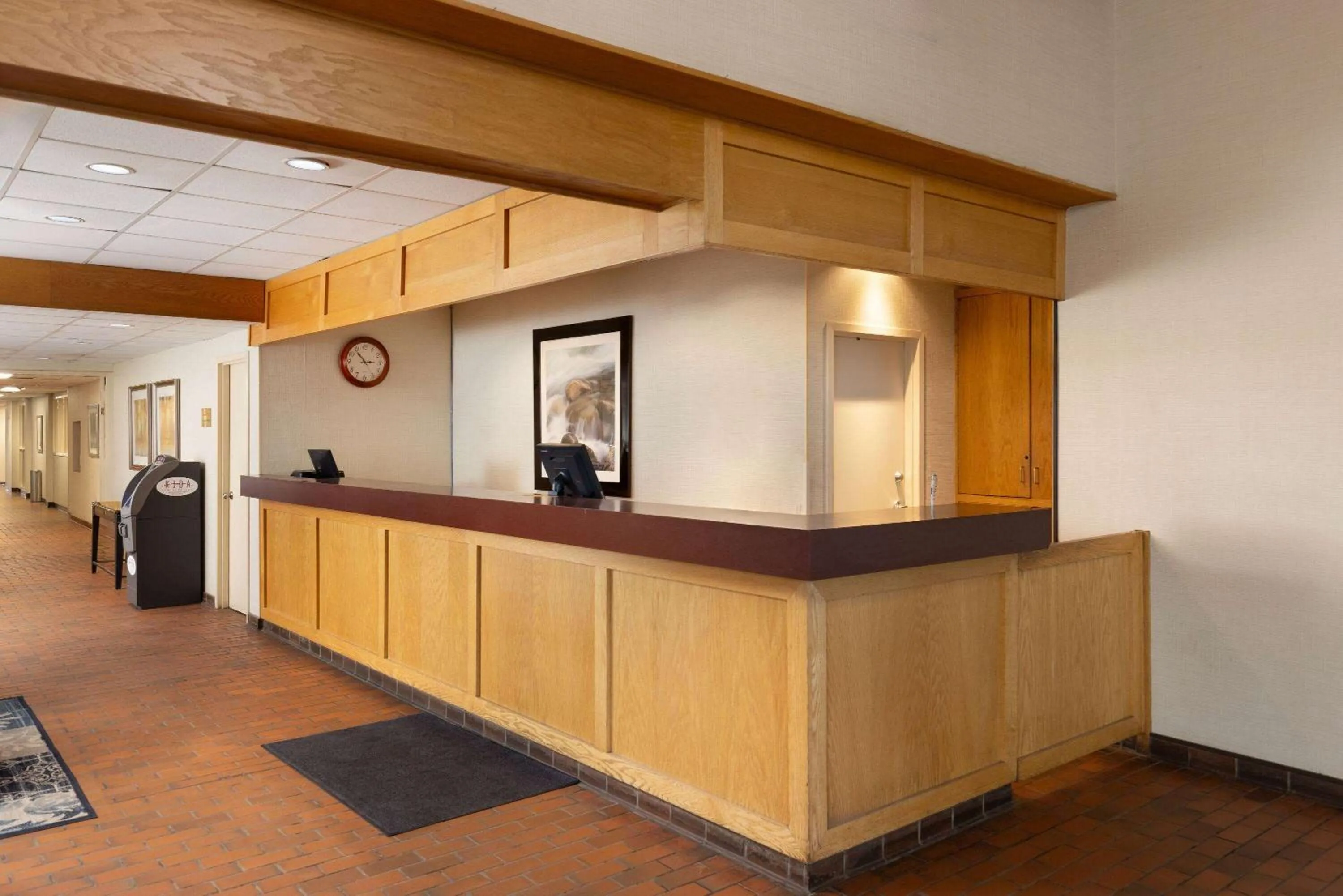 Lobby or reception in Travelodge by Wyndham Thunder Bay ON
