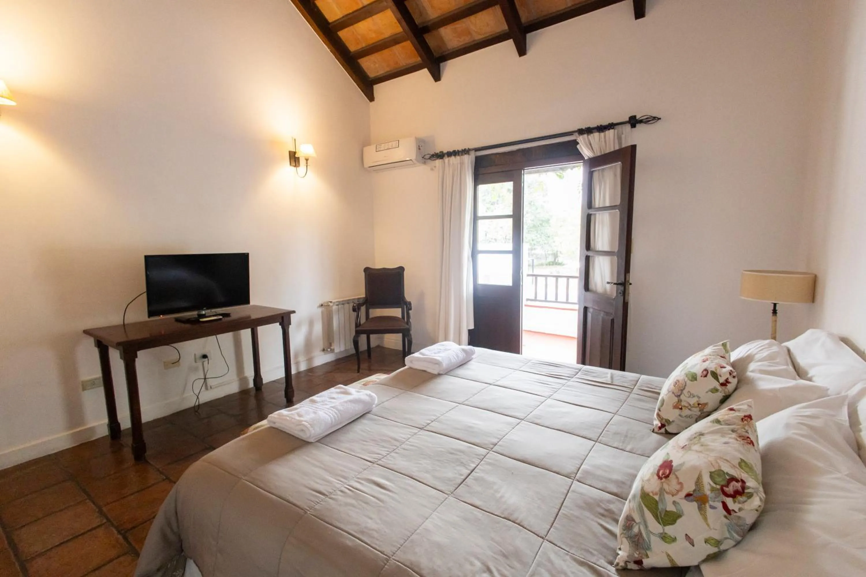 Photo of the whole room, Bed in Las Moras Hotel